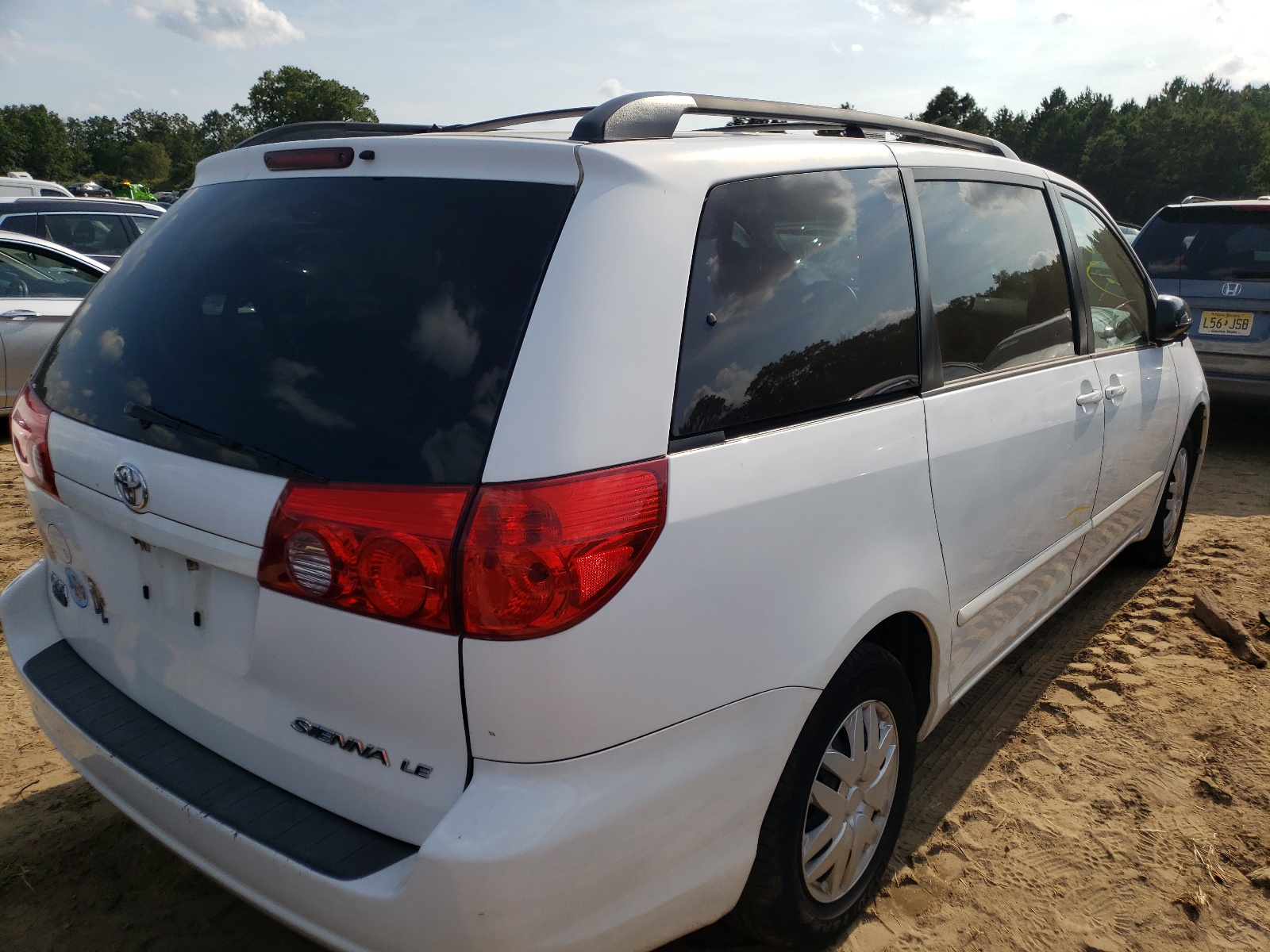 Photo 4 from auction – 2010 TOYOTA SIENNA CE with VIN 5TDKK4CC3AS307029