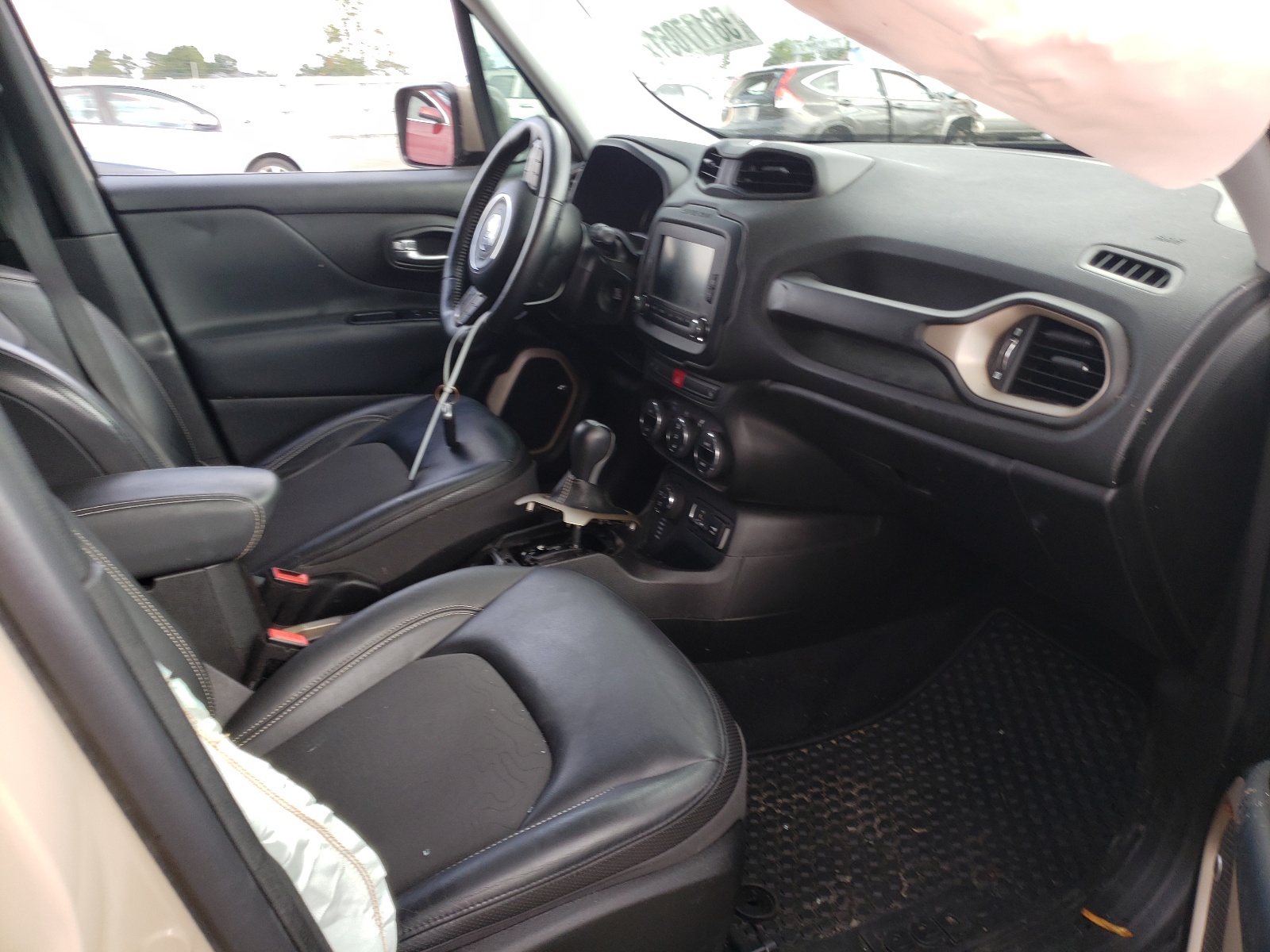 Photo 5 from auction – 2017 JEEP RENEGADE T with VIN ZACCJBCB2HPE89171