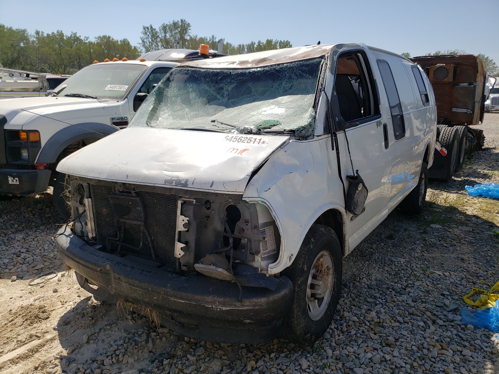 Photo 2 from auction – 2002 CHEVROLET EXPRESS G2 with VIN 1GCGG25R521157629