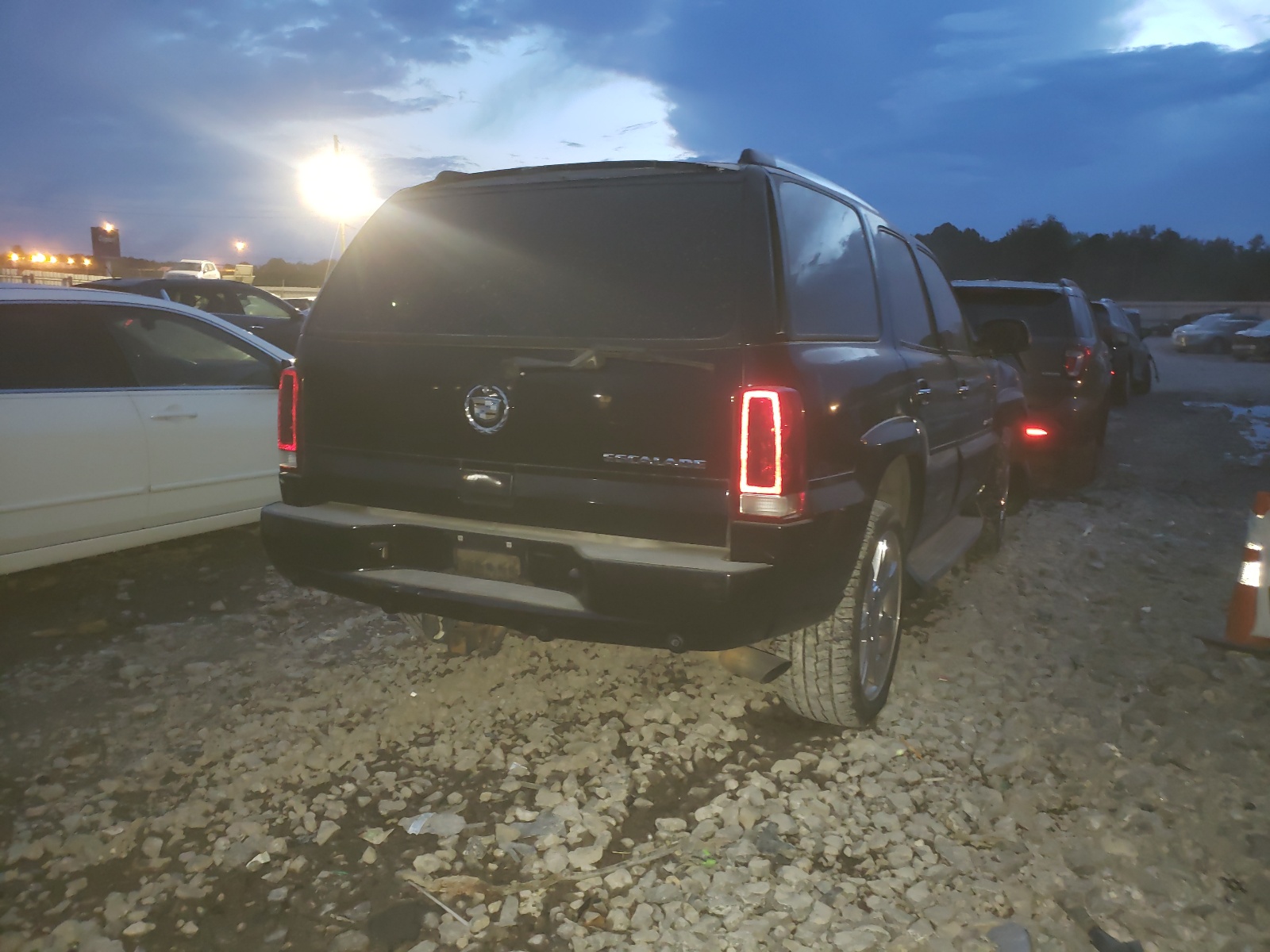 Photo 4 from auction – 2003 CADILLAC ESCALADE with VIN 1GYEK63N13R217383
