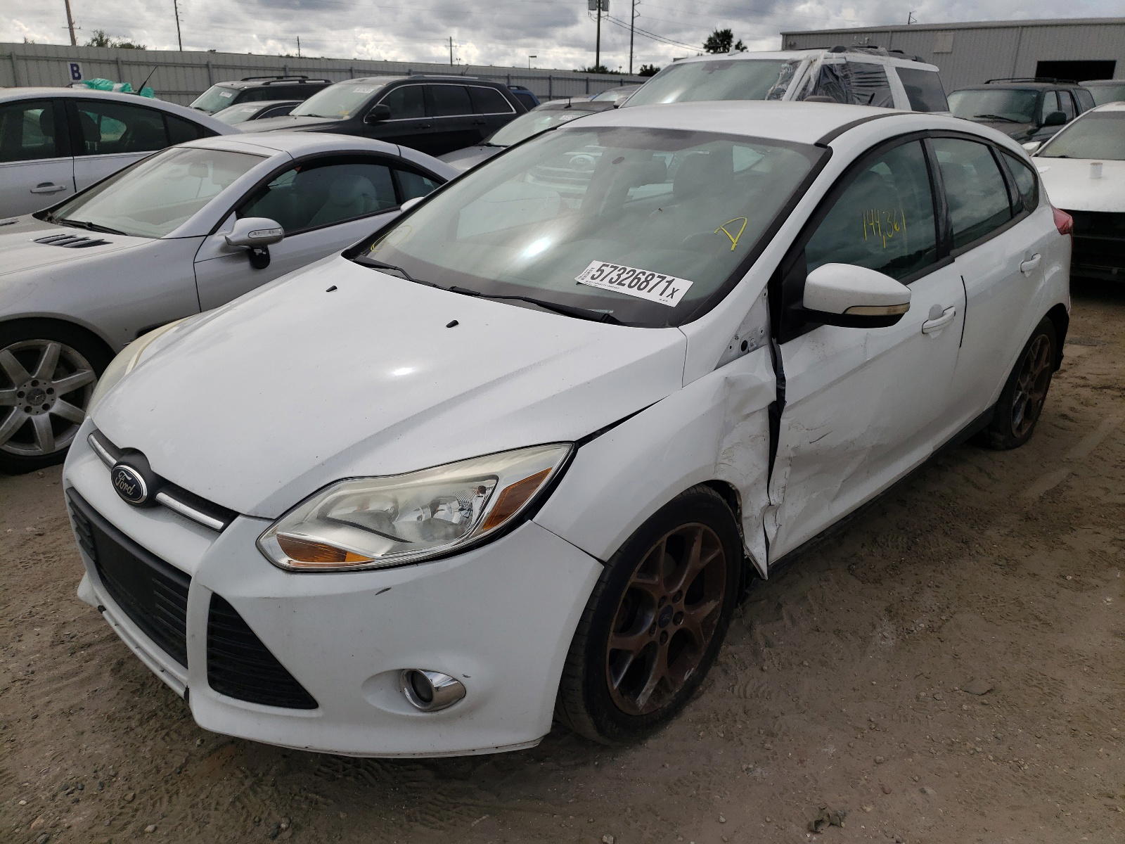 Photo 2 from auction – 2014 FORD FOCUS SE with VIN 1FADP3K21EL337799