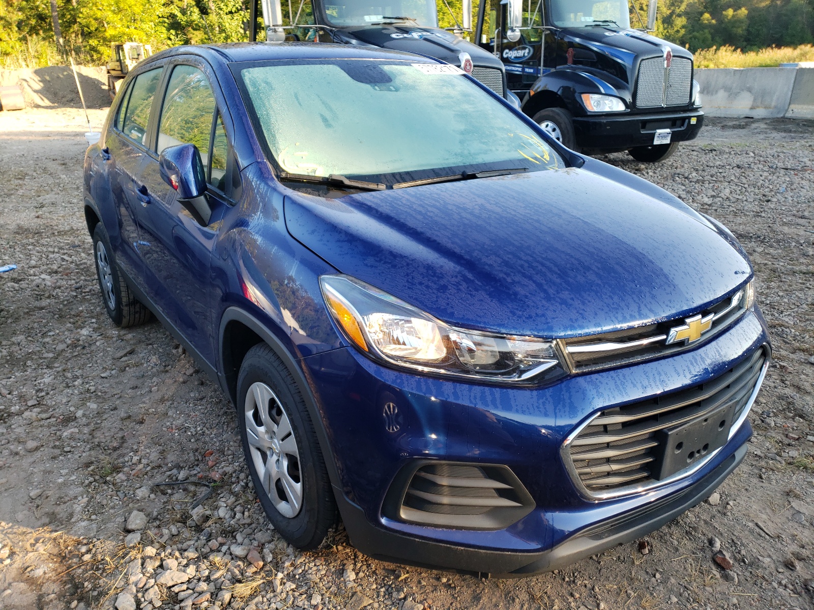 CHEVROLET TRAX LS 2017 with VIN 3GNCJKSB8HL157950 - Photo from auction