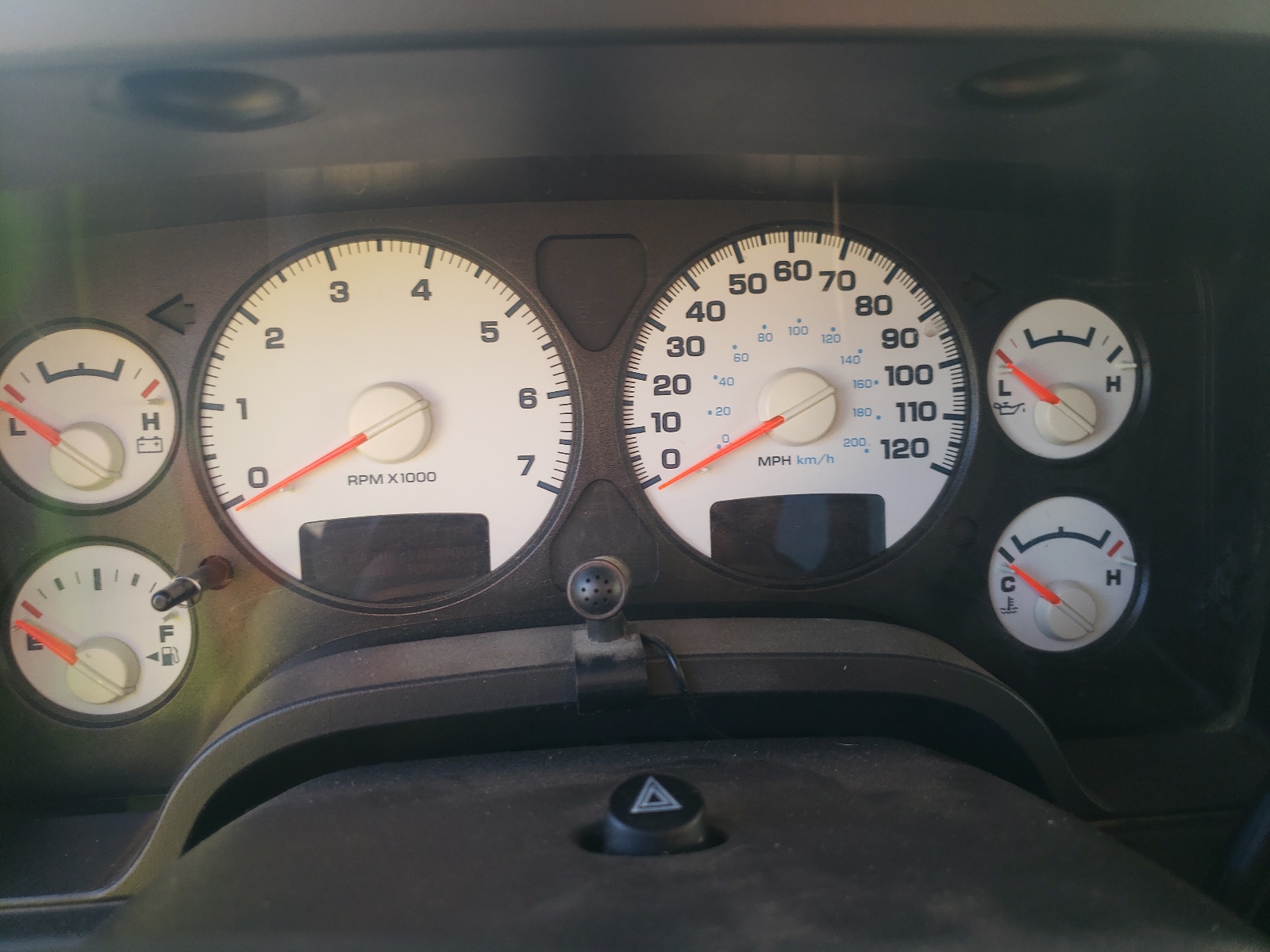 Zdjęcie 8 z aukcji – 2005 DODGE RAM 1500 S z VIN 1D7HU18D65S303435