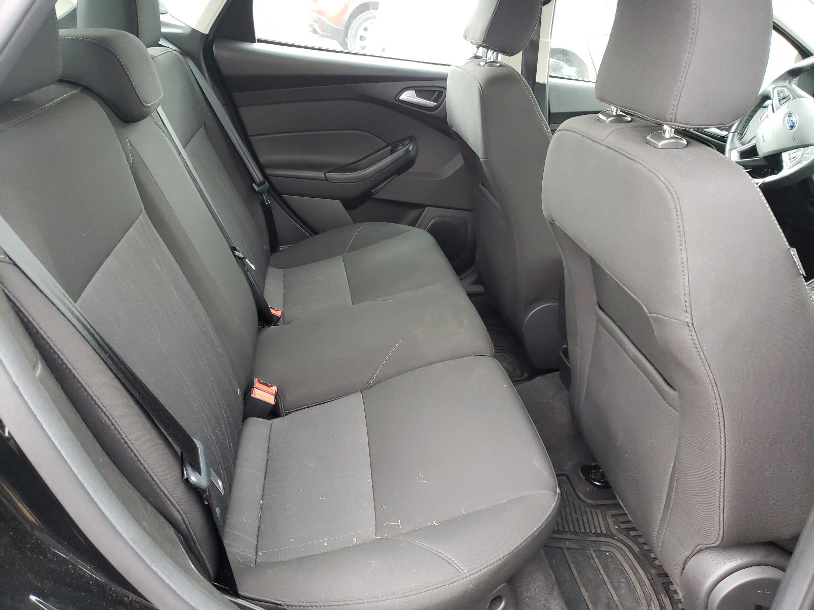 Photo 6 from auction – 2017 FORD FOCUS SE with VIN 1FADP3K29HL340969