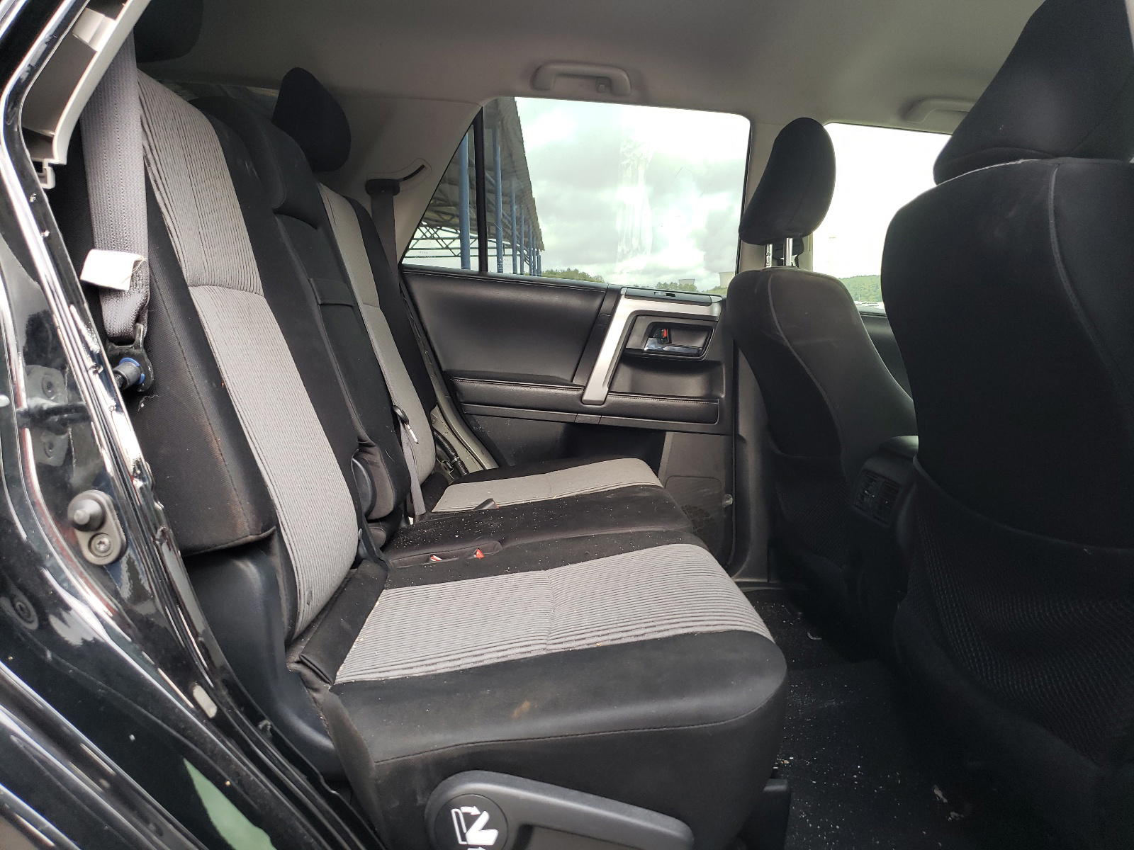 Photo 6 from auction – 2016 TOYOTA 4RUNNER SR with VIN JTEZU5JR1G5124468