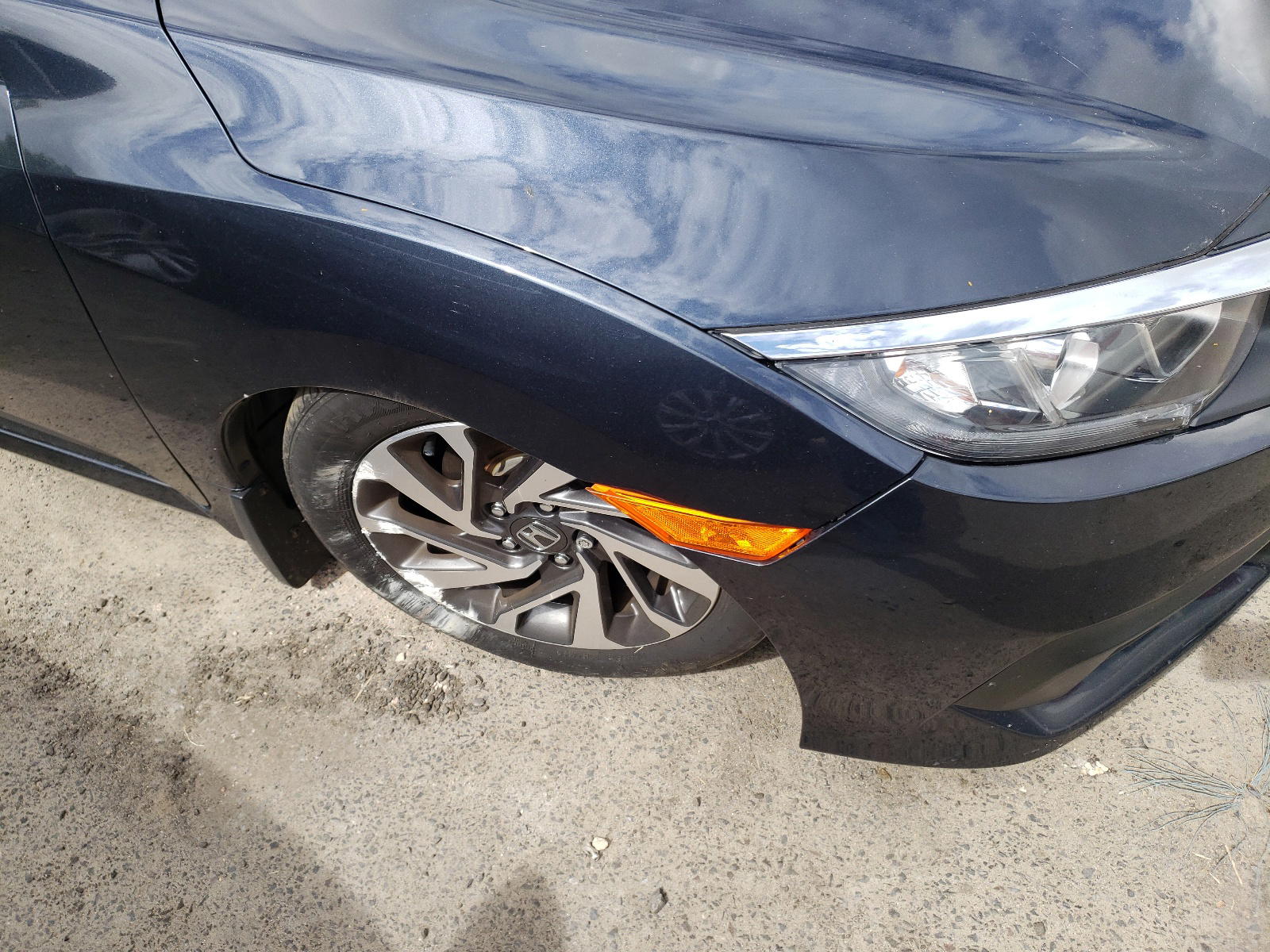 Photo 9 from auction – 2018 HONDA CIVIC EX with VIN 2HGFC2F76JH509980