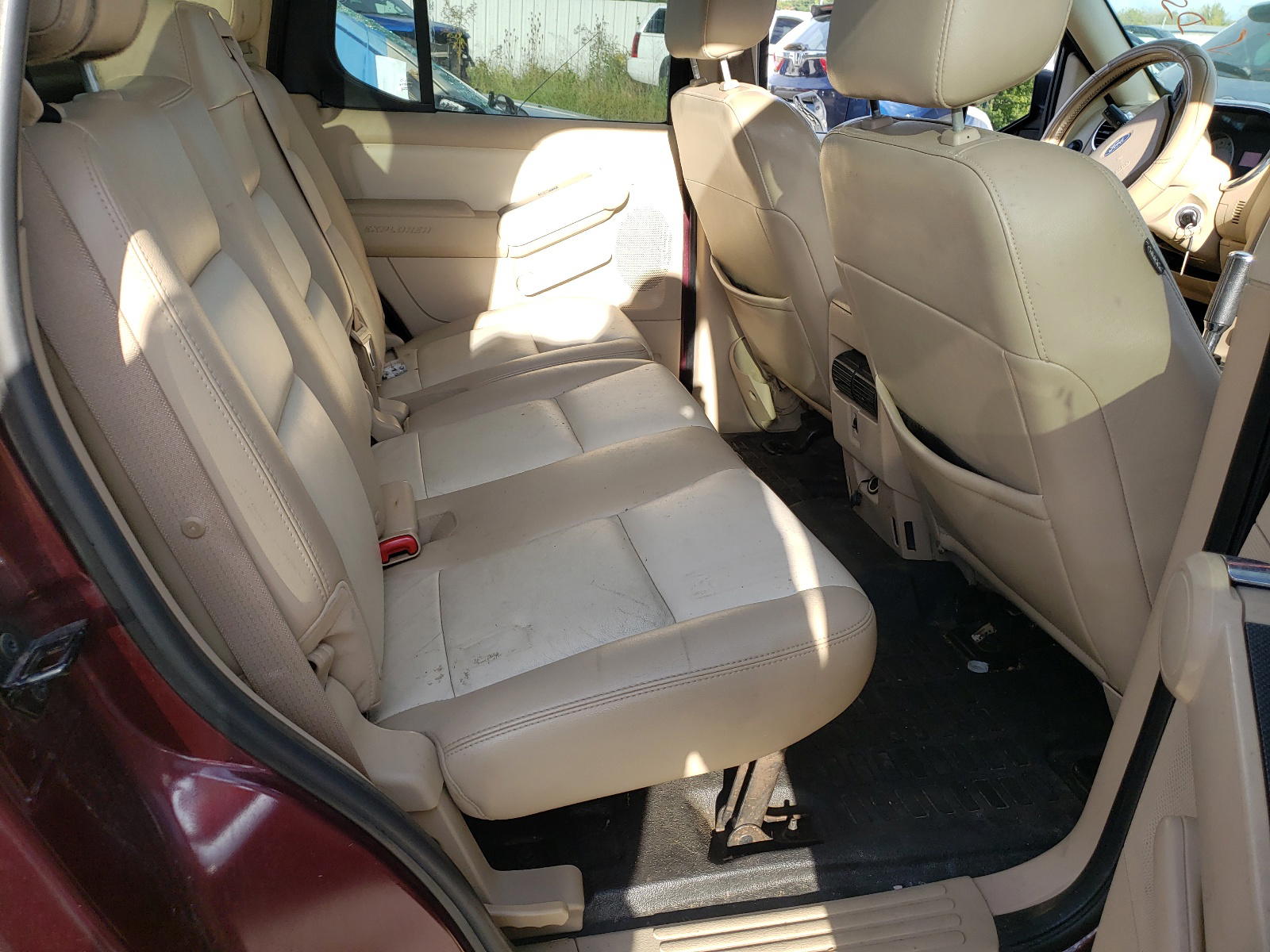 Photo 6 from auction – 2007 FORD EXPLORER S with VIN 1FMEU53887UA00853