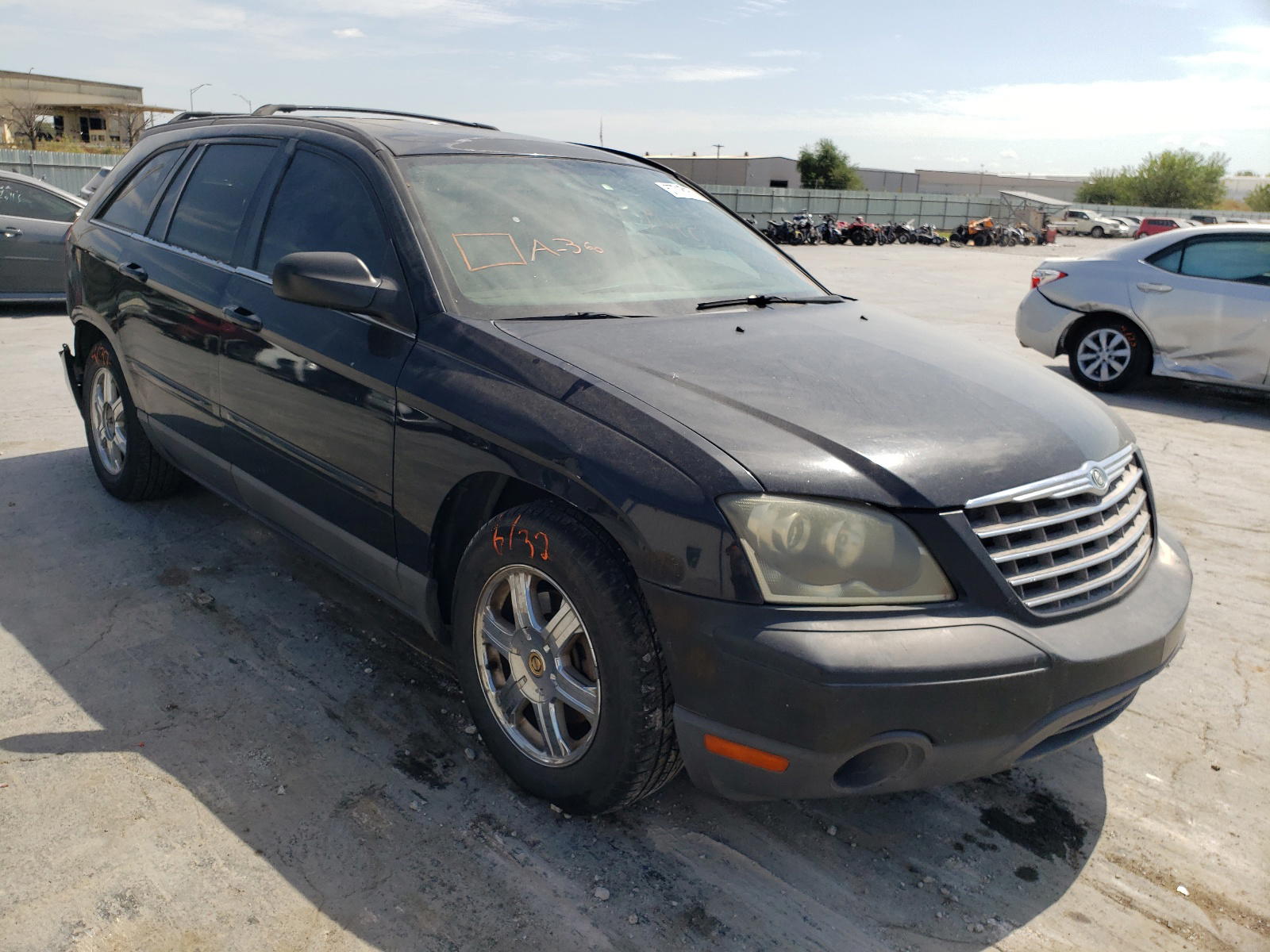 CHRYSLER PACIFICA 2004 with VIN 2C8GF68464R330176 - Photo from auction