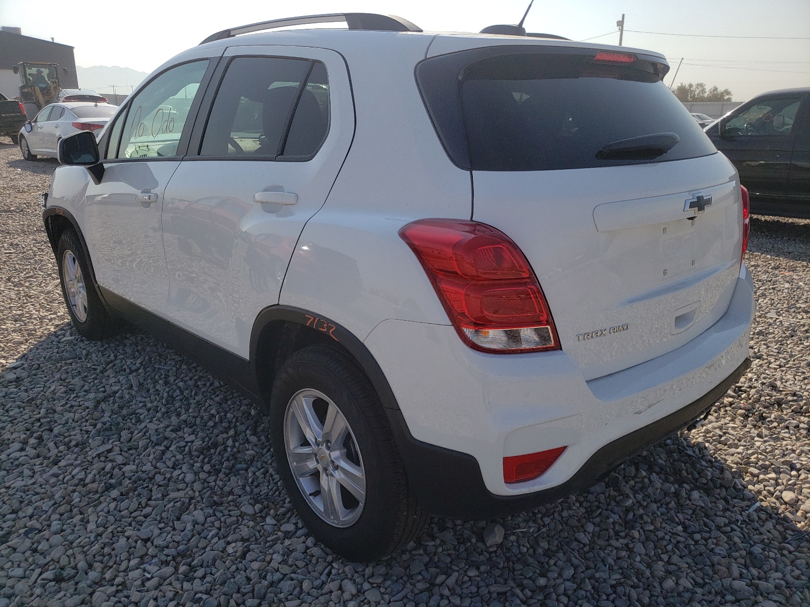 Photo 3 from auction – 2021 CHEVROLET TRAX 1LT with VIN KL7CJPSB6MB345705