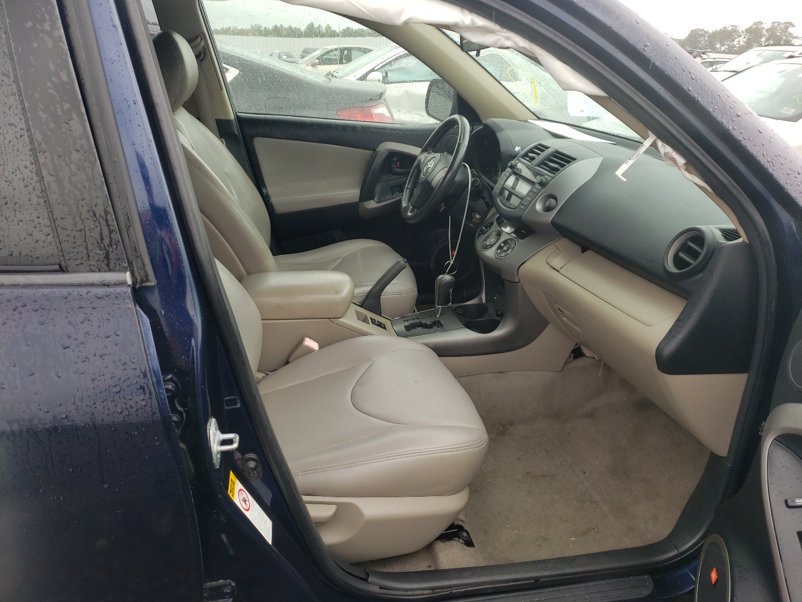 Photo 5 from auction – 2006 TOYOTA RAV4 LIMIT with VIN JTMZK31V266002559