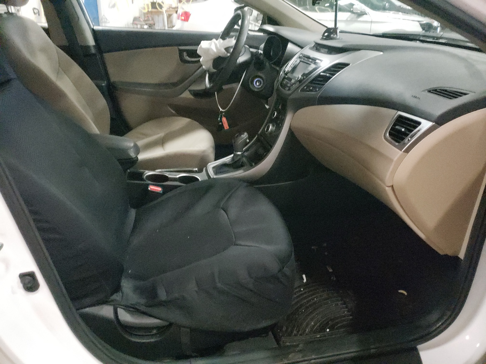 Photo 5 from auction – 2016 HYUNDAI ELANTRA SE with VIN 5NPDH4AE4GH662298