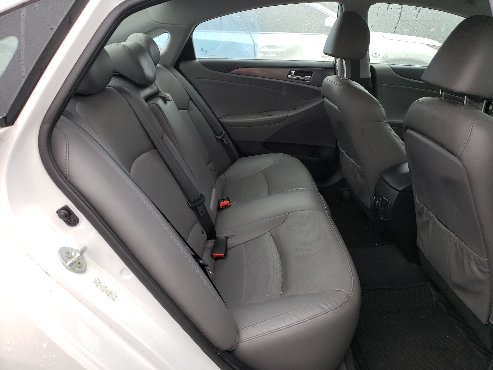 Photo 6 from auction – 2013 HYUNDAI SONATA HYB with VIN KMHEC4A47DA098204