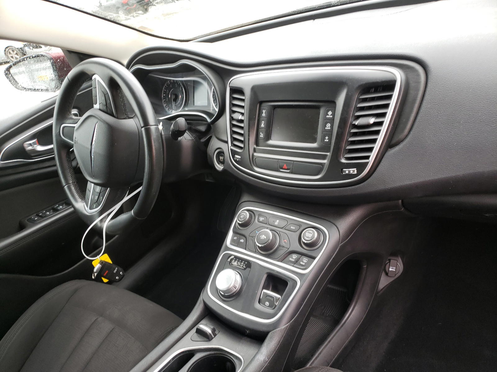 Photo 9 from auction – 2015 CHRYSLER 200 LIMITE with VIN 1C3CCCAB2FN759657