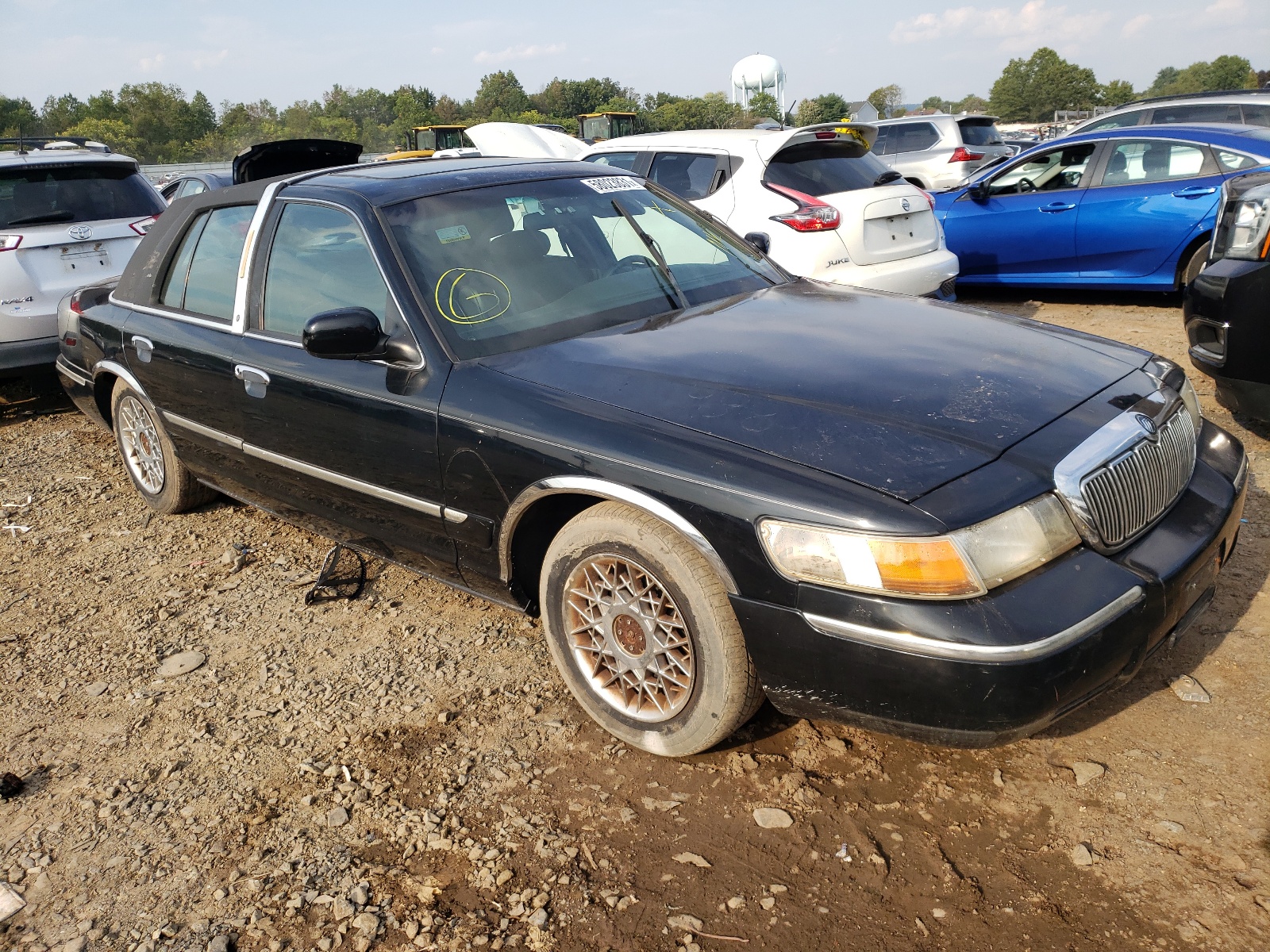Photo 1 from auction – 2001 MERCURY GRAND MARQ with VIN 2MEFM74W31X700280