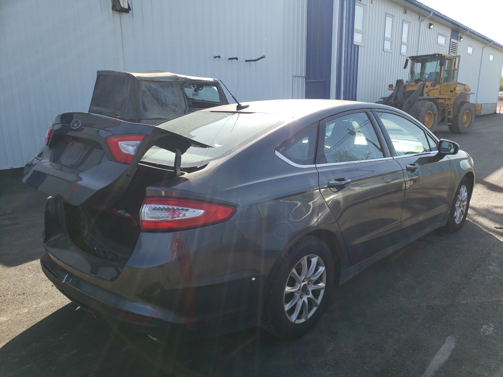 Photo 4 from auction – 2016 FORD FUSION S with VIN 3FA6P0G74GR181922