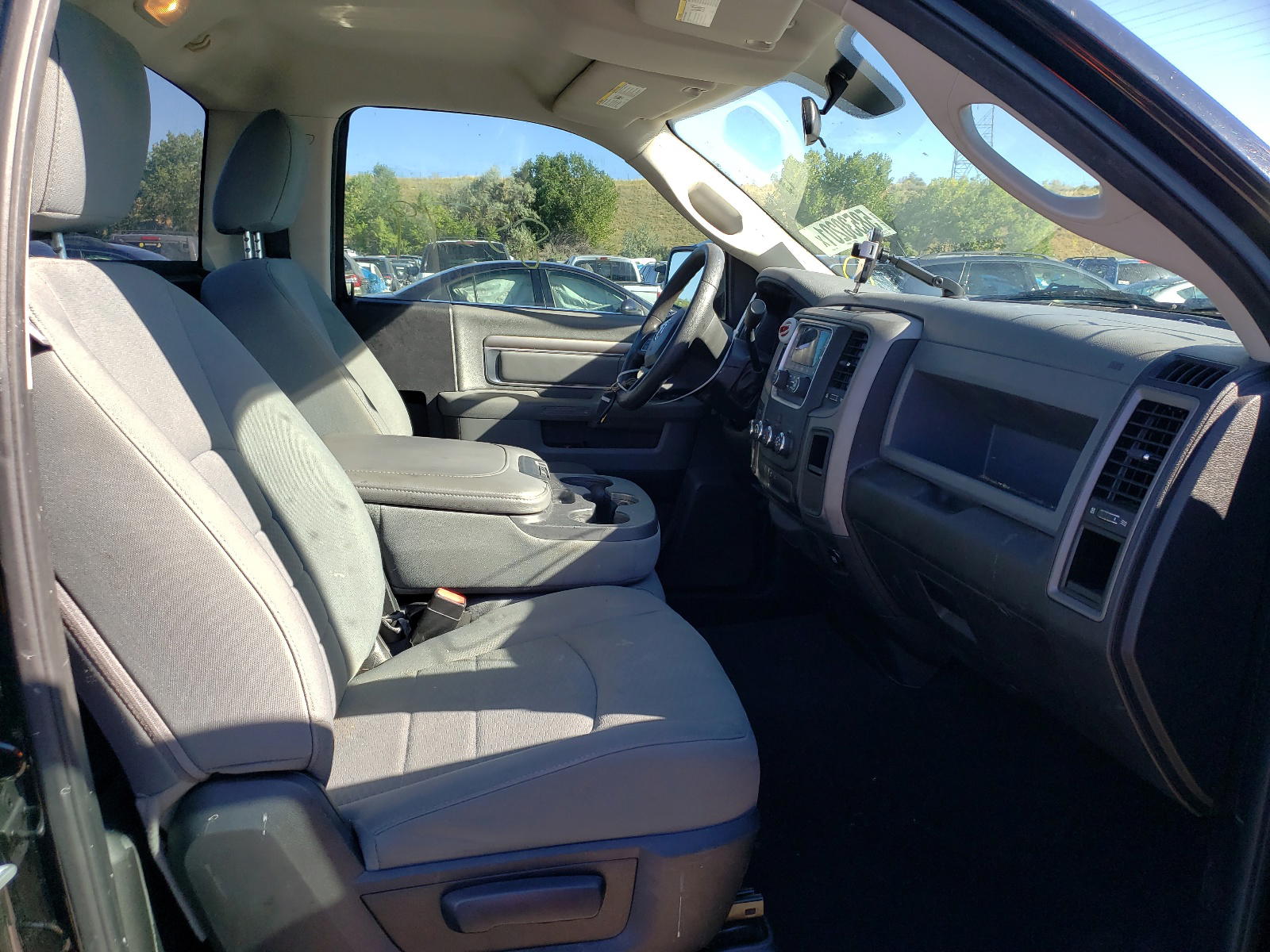 Photo 5 from auction – 2014 RAM 1500 ST with VIN 3C6JR7AT2EG104320