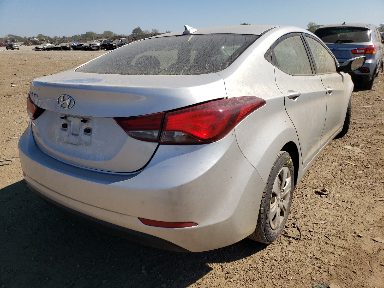 Photo 4 from auction – 2016 HYUNDAI ELANTRA SE with VIN 5NPDH4AE5GH703666