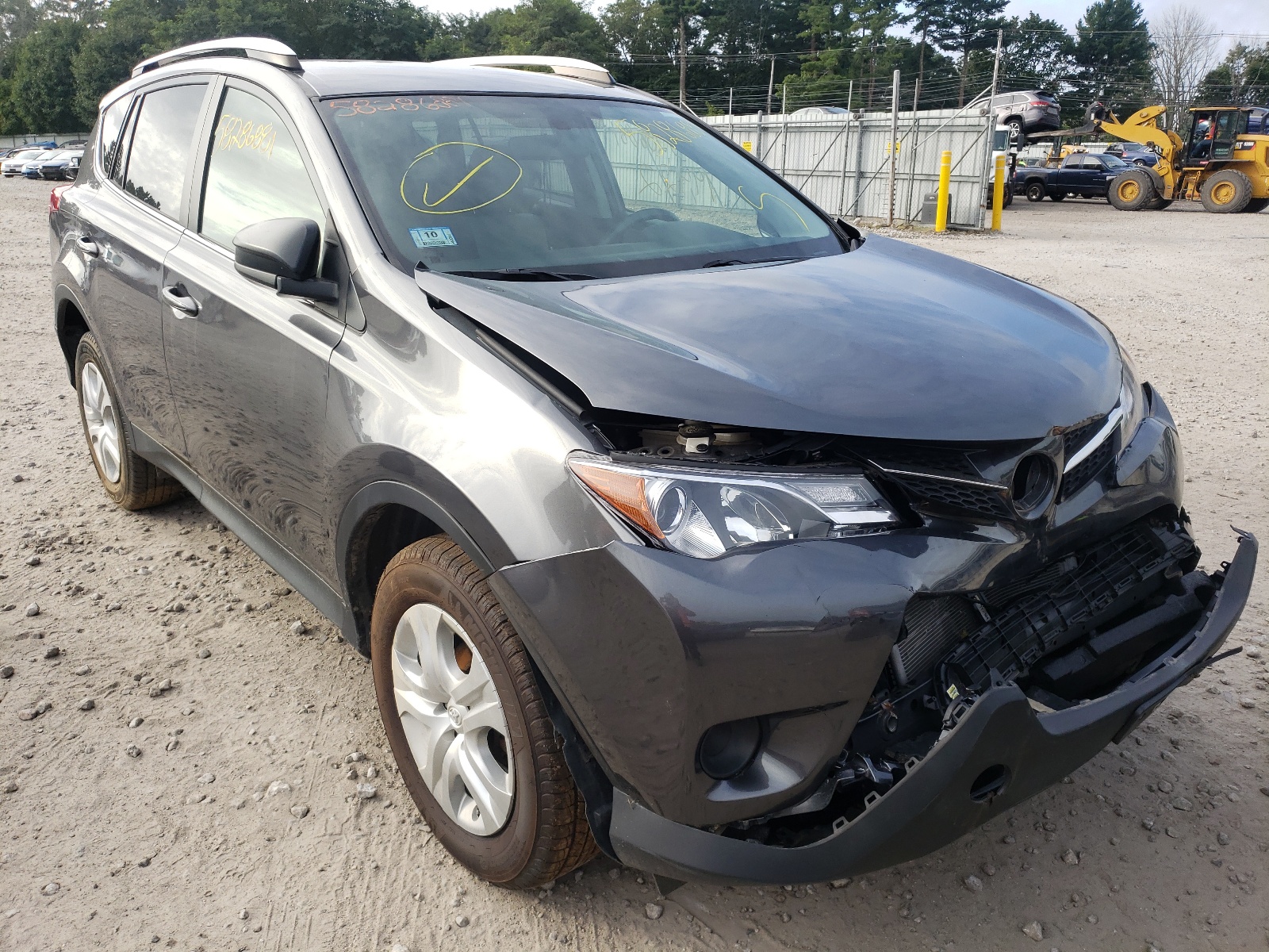 TOYOTA RAV4 LE 2015 with VIN JTMBFREV1FJ049095 - Photo from auction