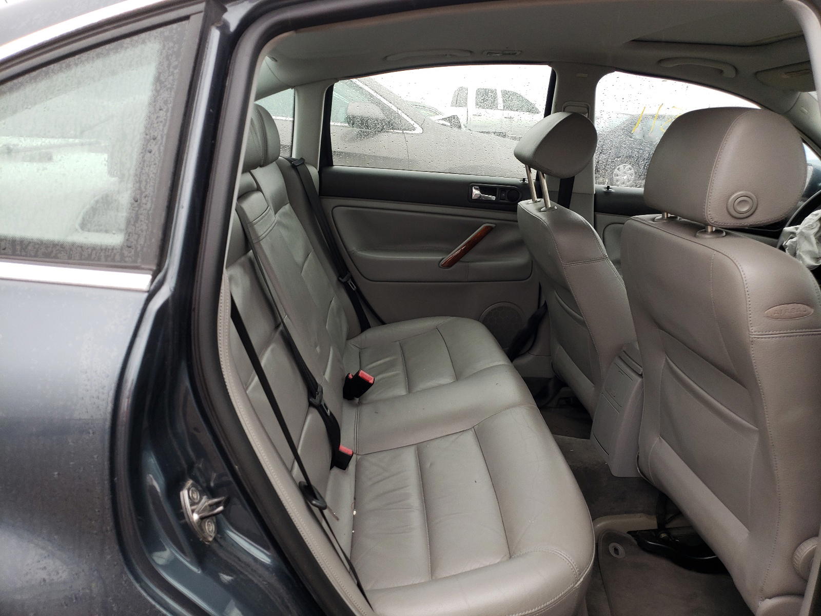 Photo 6 from auction – 2004 VOLKSWAGEN PASSAT GLX with VIN WVWRH63B04P142314
