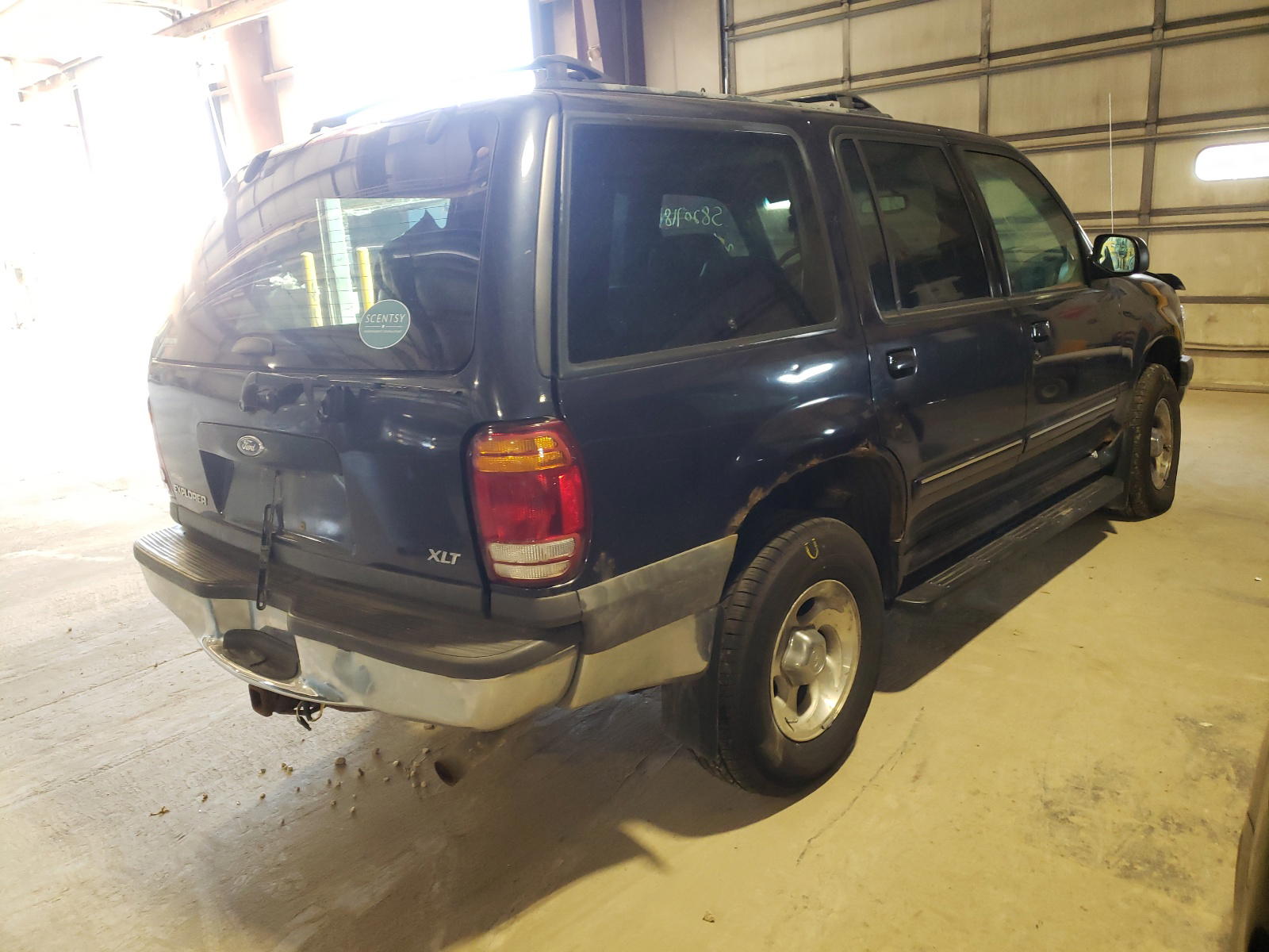 Photo 4 from auction – 2001 FORD EXPLORER X with VIN 1FMZU73E61UB04512