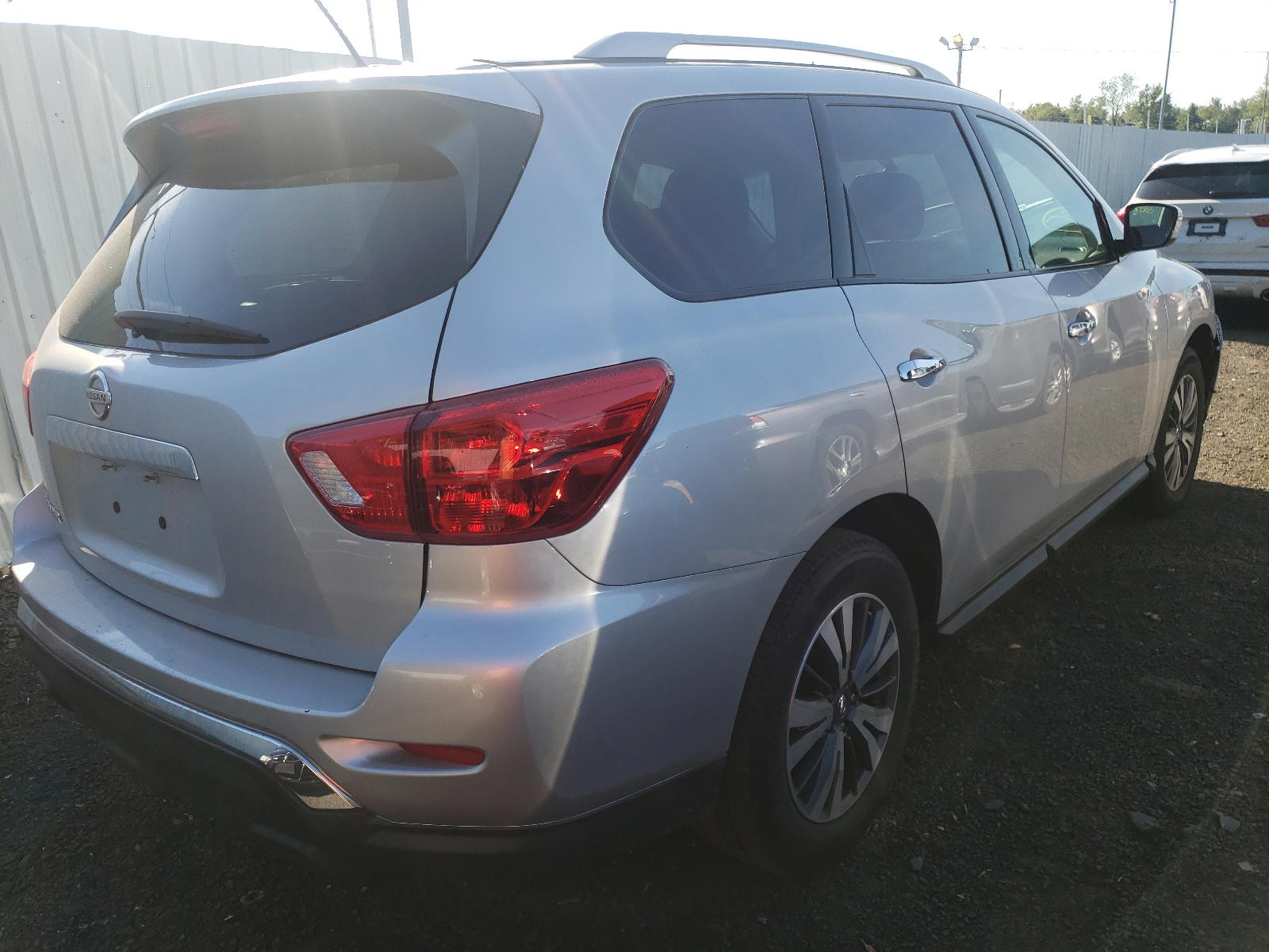 Photo 4 from auction – 2017 NISSAN PATHFINDER with VIN 5N1DR2MN4HC653283