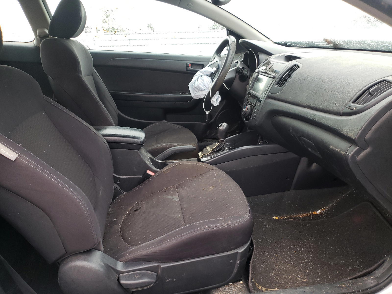 Photo 5 from auction – 2011 KIA FORTE with VIN KNAFU6A25B5322251