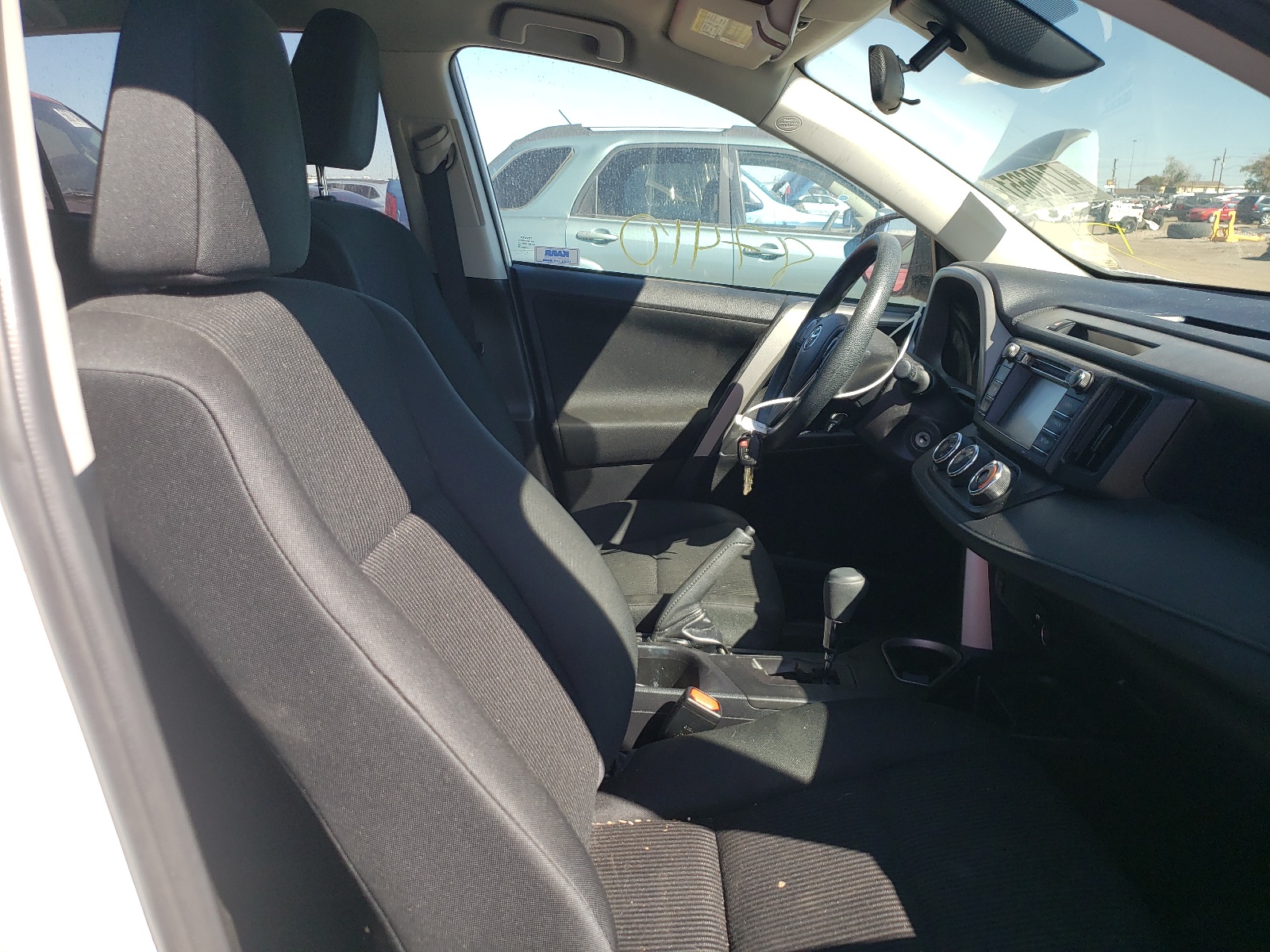 Photo 5 from auction – 2017 TOYOTA RAV4 LE with VIN 2T3BFREVXHW666354