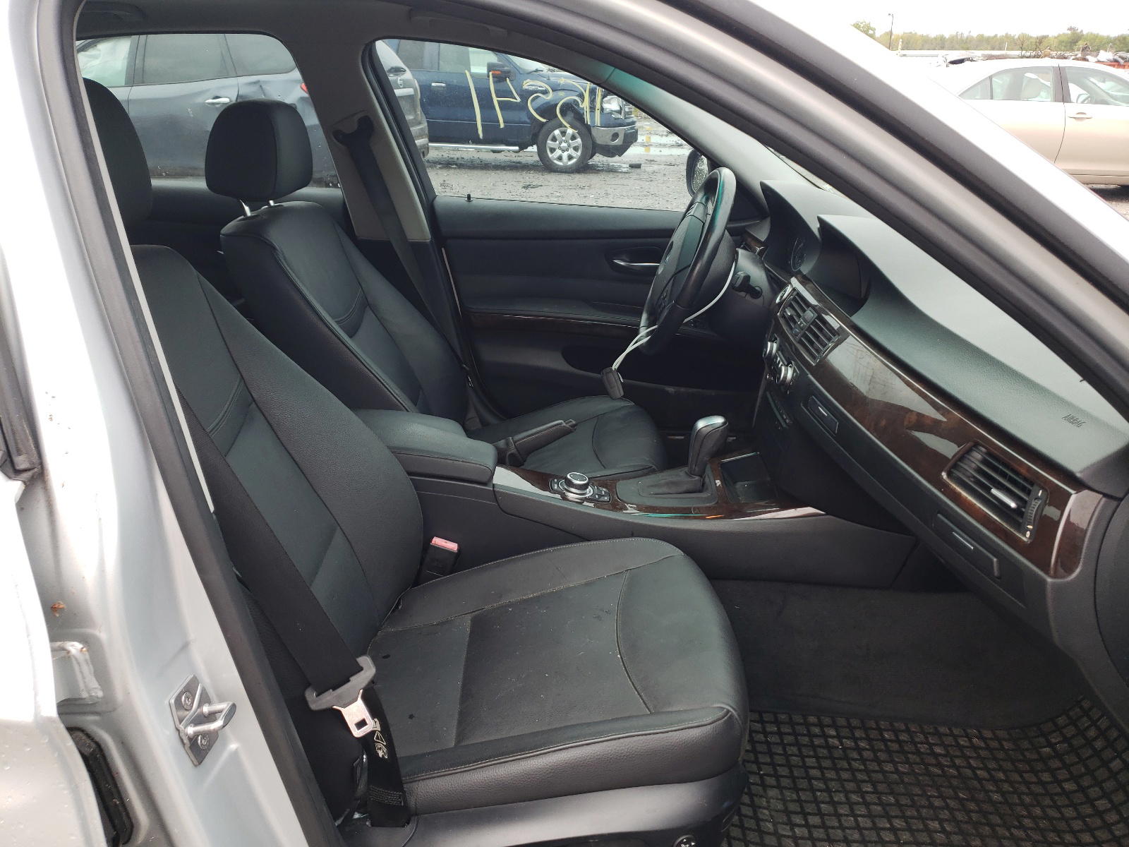 Photo 5 from auction – 2011 BMW 328 I with VIN WBAPH7G58BNM56669