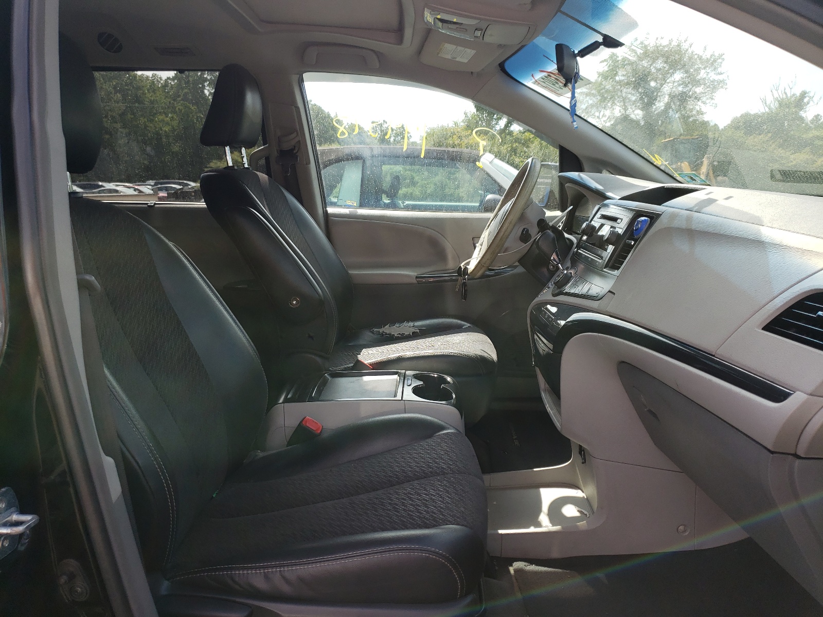 Photo 5 from auction – 2011 TOYOTA SIENNA SPO with VIN 5TDXK3DC9BS174678
