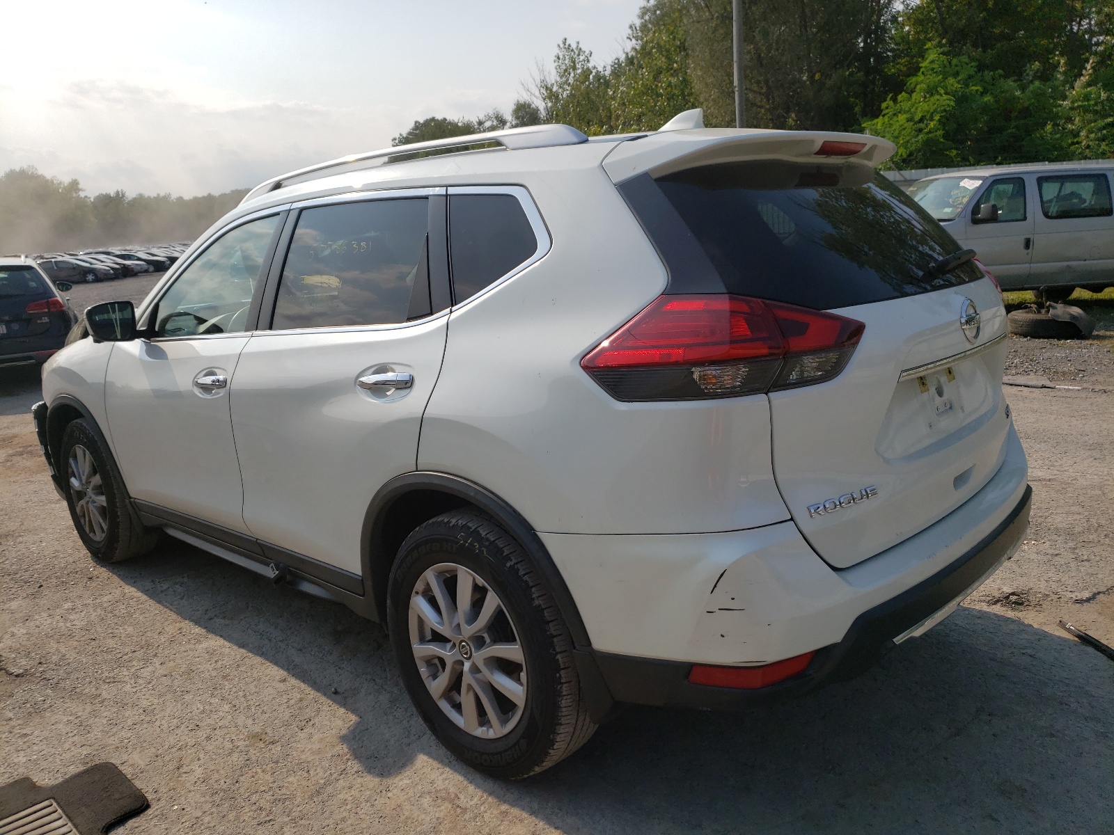 Photo 3 from auction – 2017 NISSAN ROGUE S with VIN KNMAT2MV0HP521039