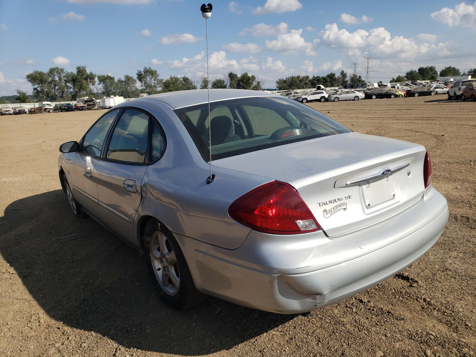 Photo 3 from auction – 2000 FORD TAURUS SES with VIN 1FAFP55S5YA182061