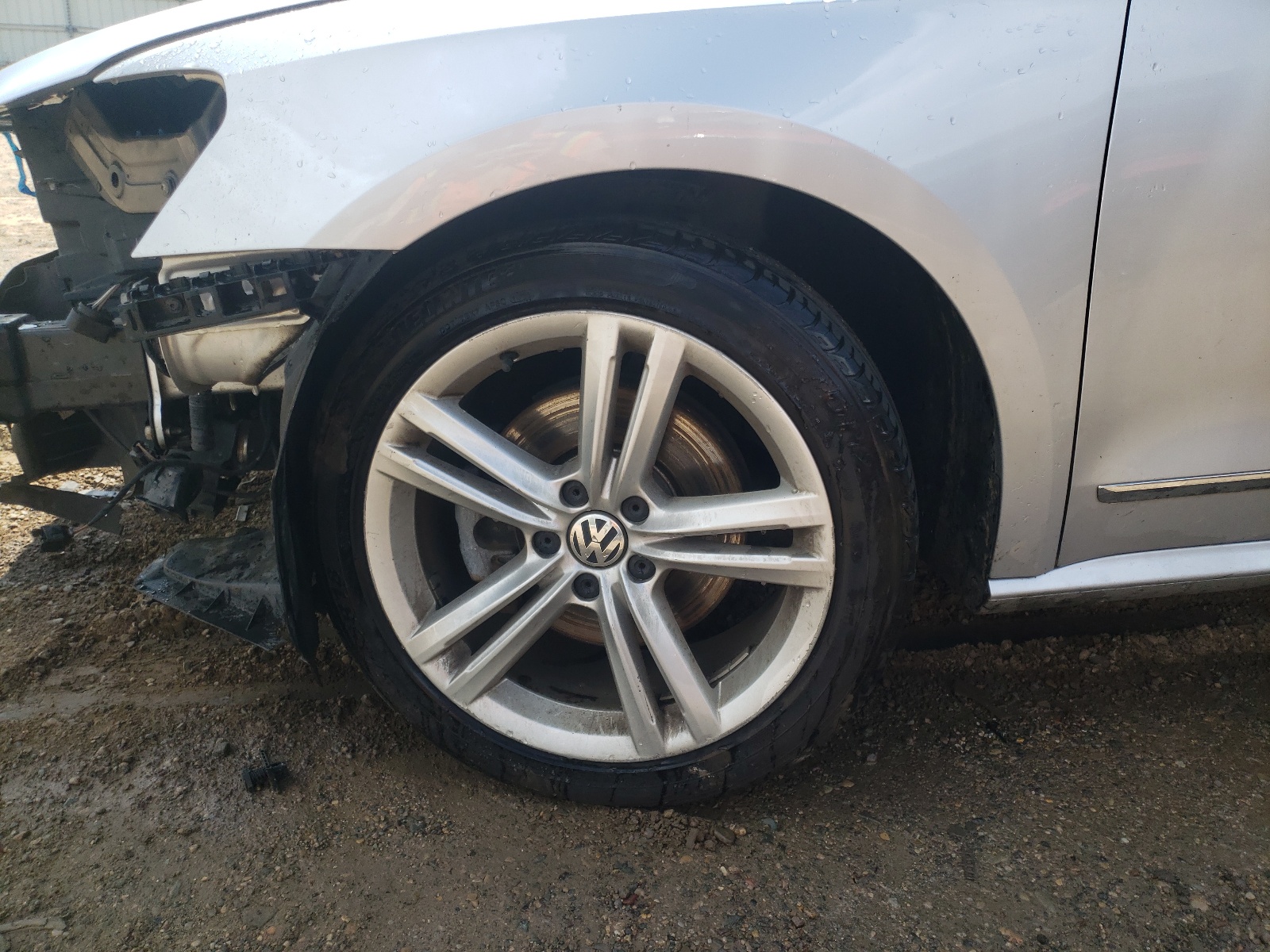 Photo 9 from auction – 2015 VOLKSWAGEN PASSAT SE with VIN 1VWBS7A34FC054345
