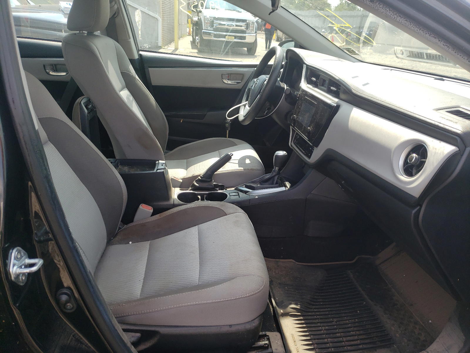 Photo 5 from auction – 2018 TOYOTA COROLLA L with VIN 2T1BURHEXJC043320