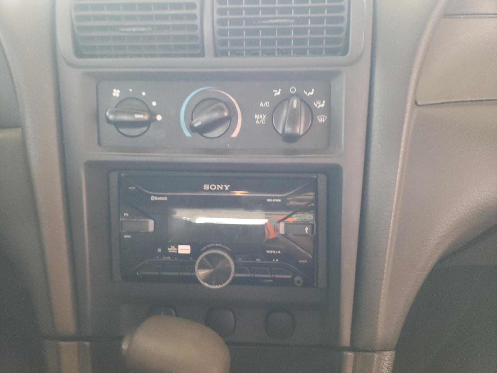 Photo 9 from auction – 2004 FORD MUSTANG with VIN 1FAFP40604F176914
