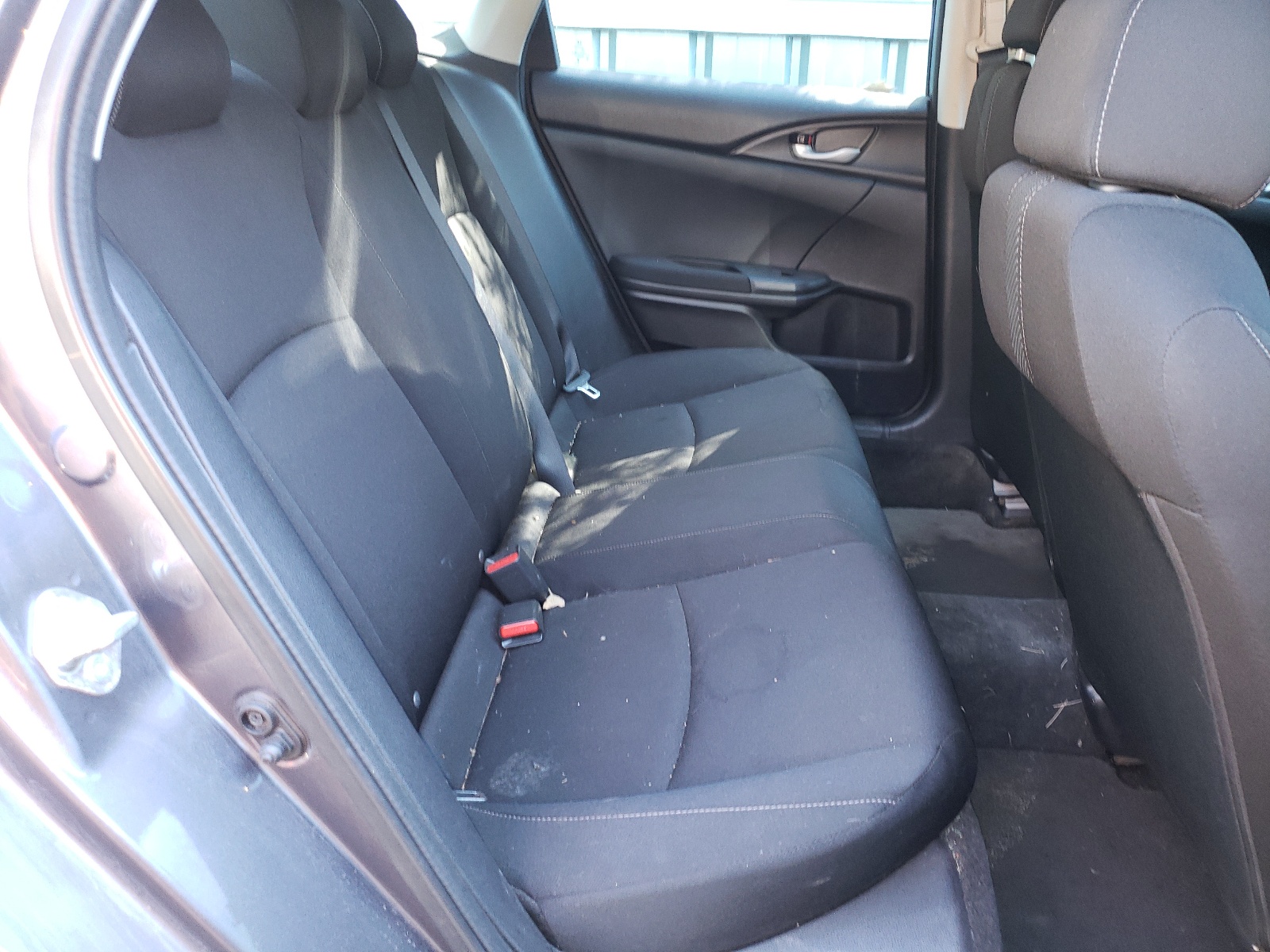 Photo 6 from auction – 2018 HONDA CIVIC LX with VIN 19XFC2E53JE016056