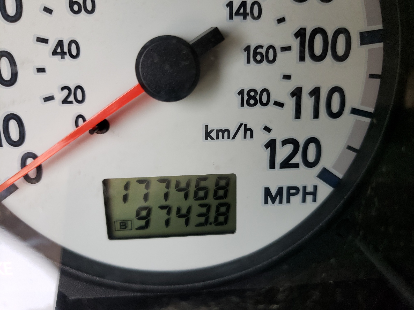 Photo 8 from auction – 2001 NISSAN PATHFINDER with VIN JN8DR09X51W567024