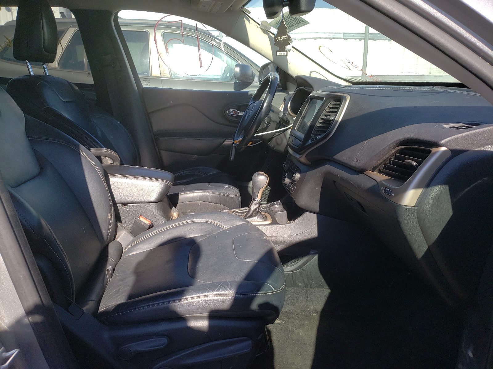 Photo 5 from auction – 2015 JEEP CHEROKEE L with VIN 1C4PJMDB3FW513960
