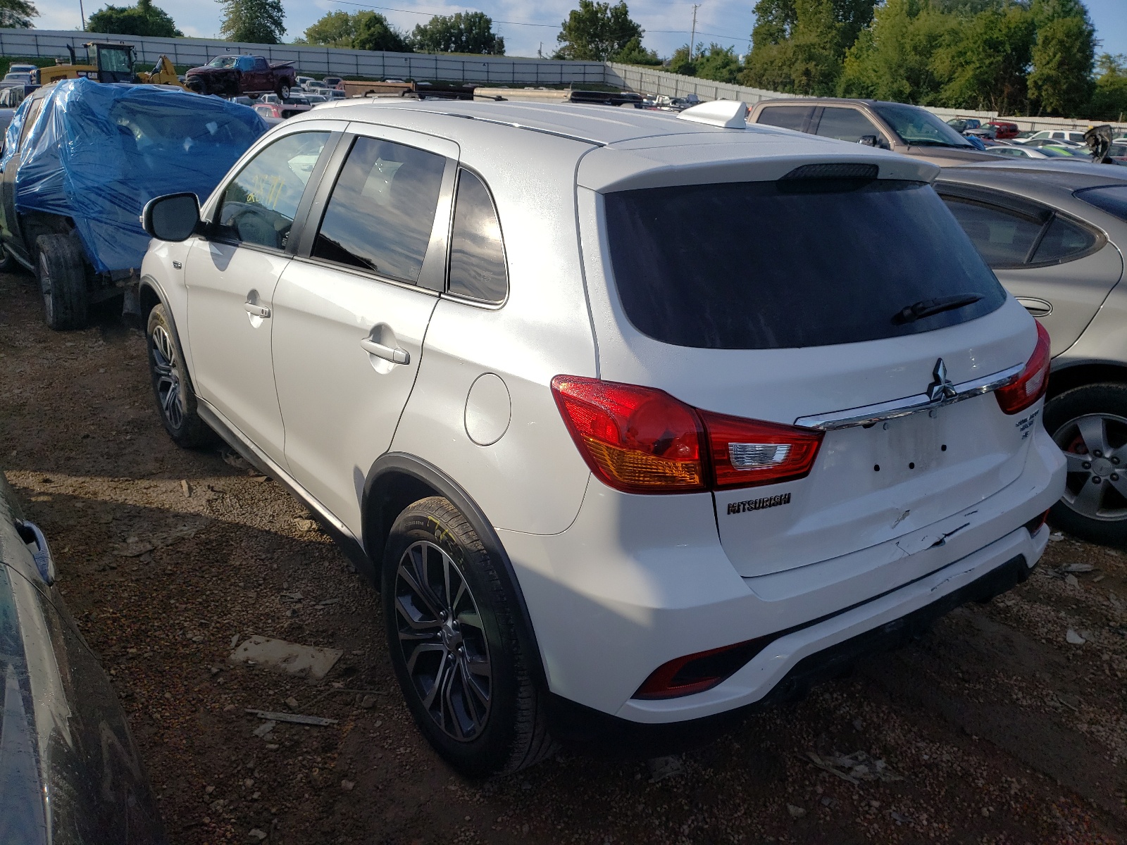 Photo 3 from auction – 2019 MITSUBISHI OUTLANDER with VIN JA4AP4AU2KU031345