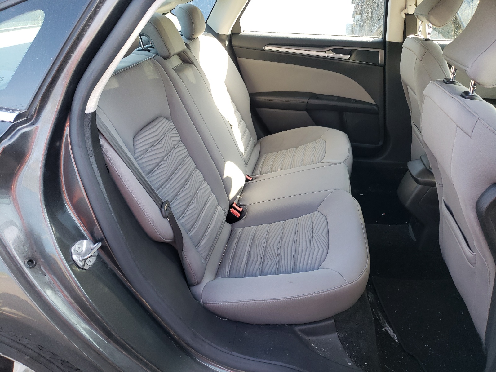 Photo 6 from auction – 2016 FORD FUSION S with VIN 3FA6P0G74GR181922