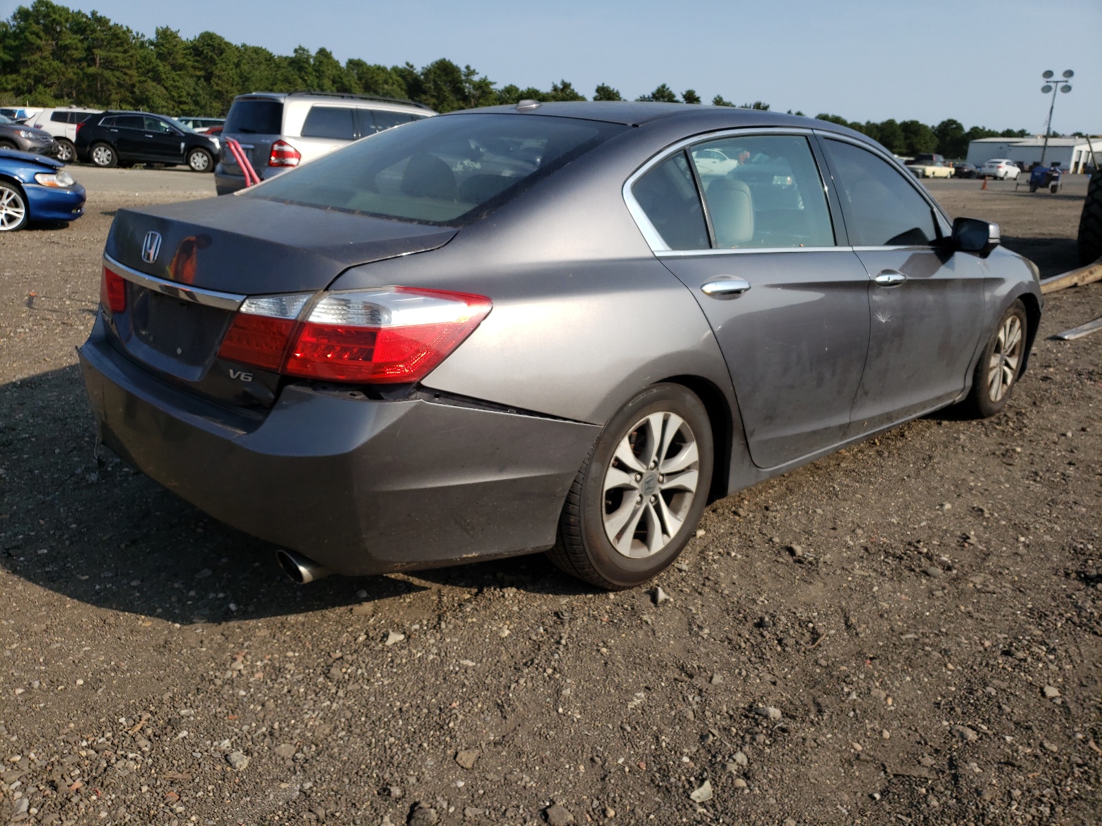 Photo 4 from auction – 2013 HONDA ACCORD with VIN 1HGCR3F83DA017345