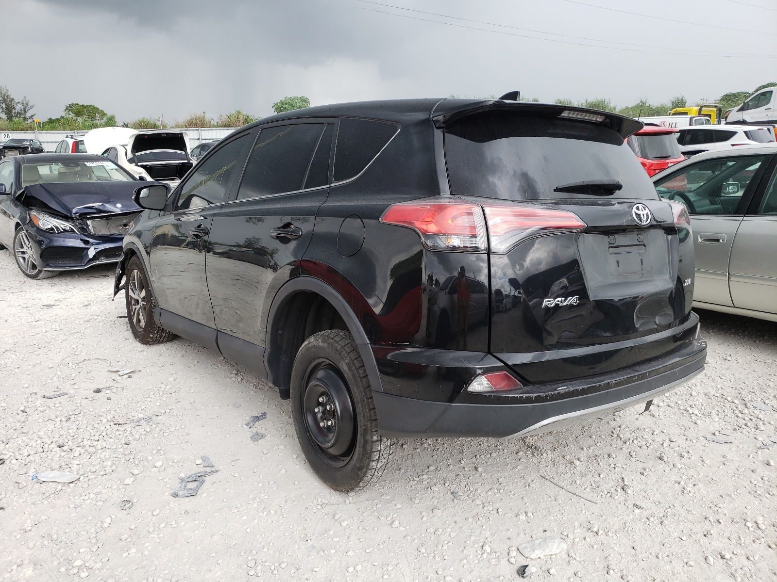 Photo 3 from auction – 2018 TOYOTA RAV4 ADVEN with VIN 2T3WFREV2JW414007