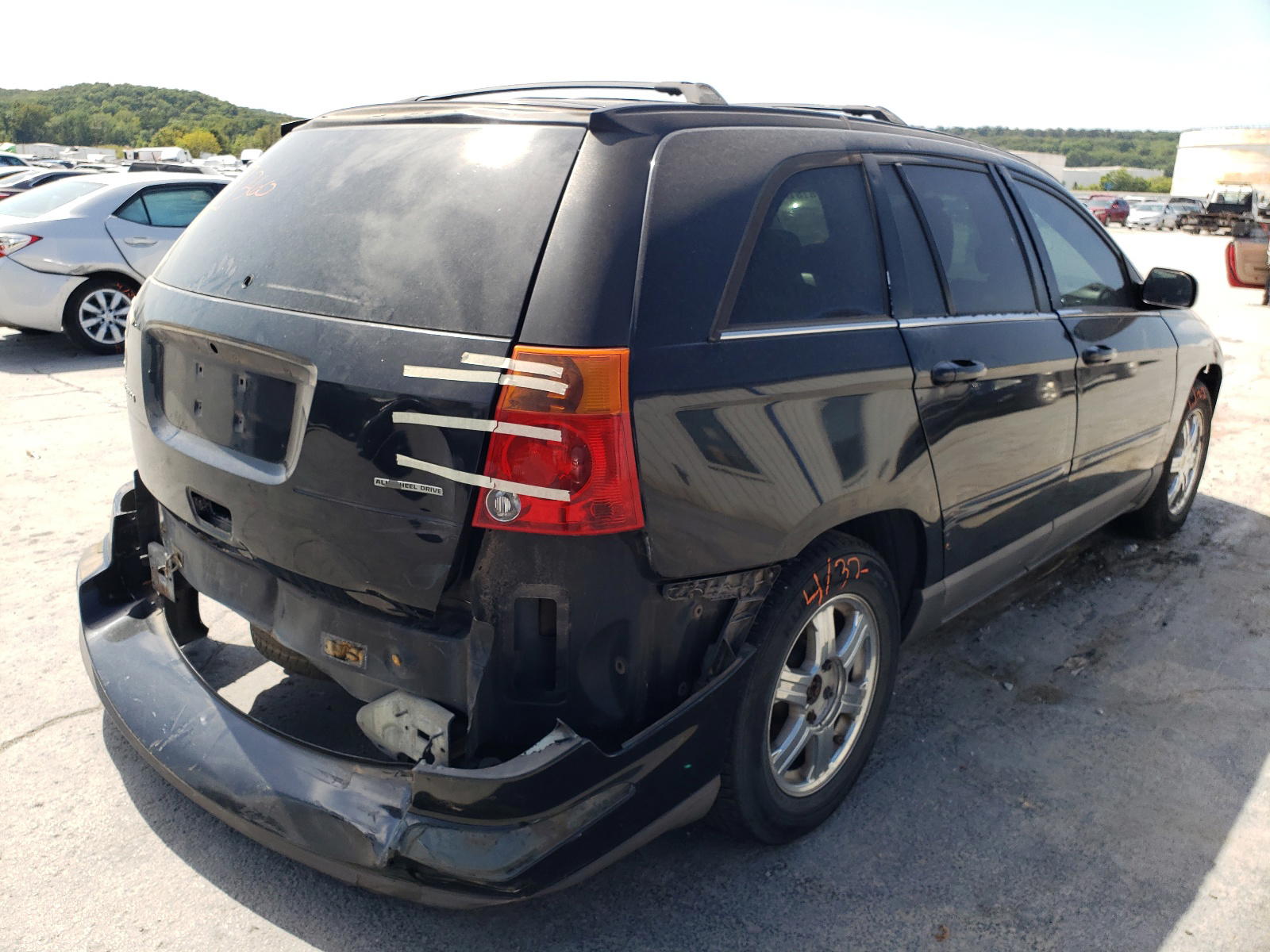 Photo 4 from auction – 2004 CHRYSLER PACIFICA with VIN 2C8GF68464R330176