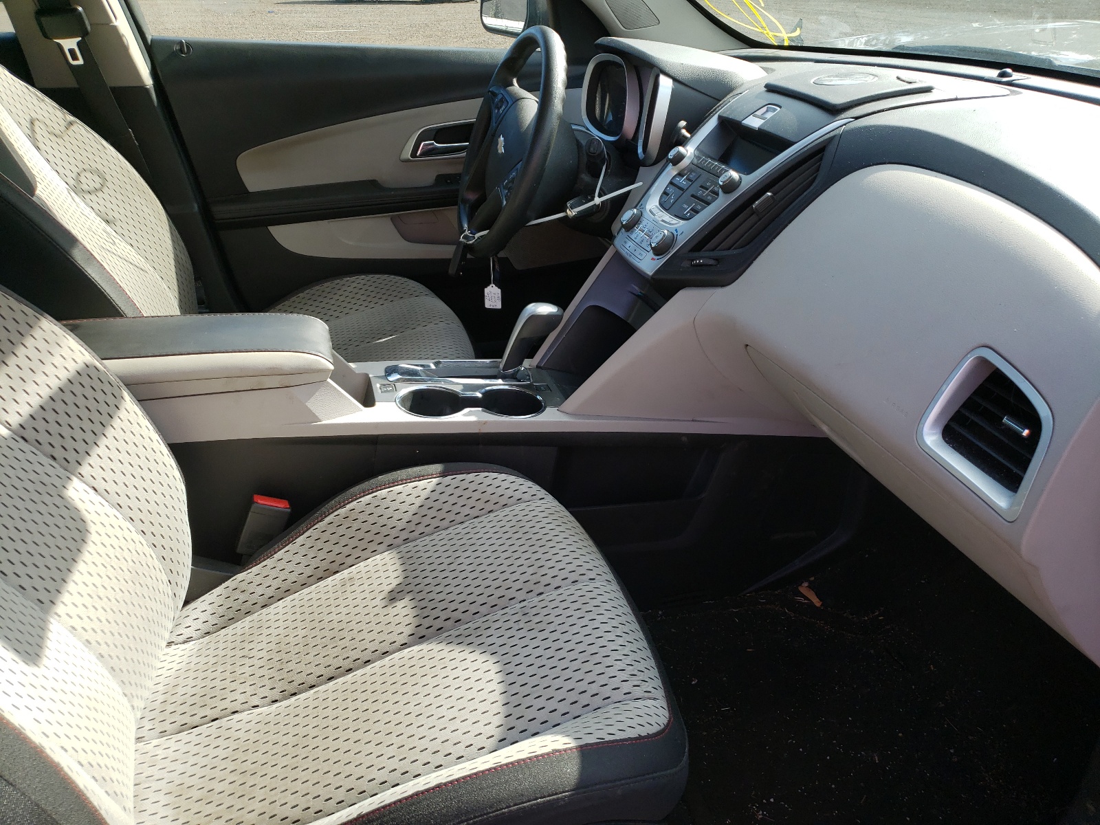 Photo 5 from auction – 2012 CHEVROLET EQUINOX LS with VIN 2GNALBEK1C1248985