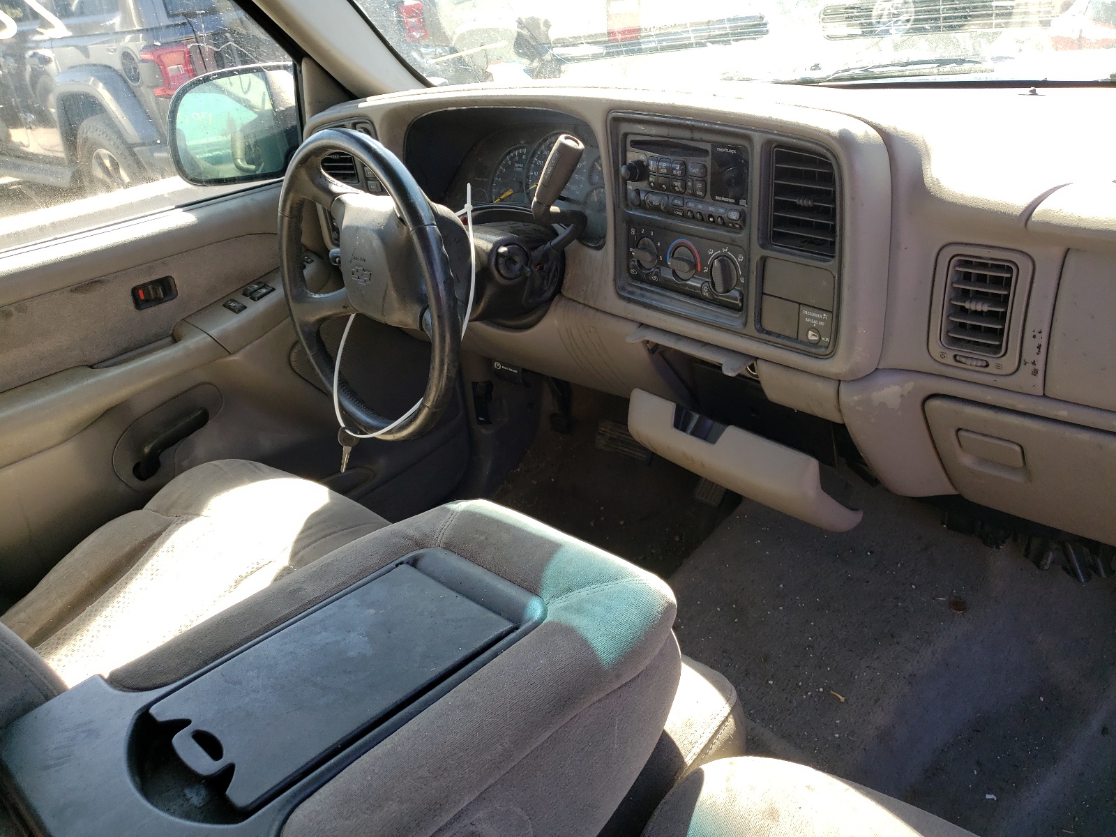 Photo 9 from auction – 2000 CHEVROLET SILVERADO with VIN 2GCEK19TXY1127521
