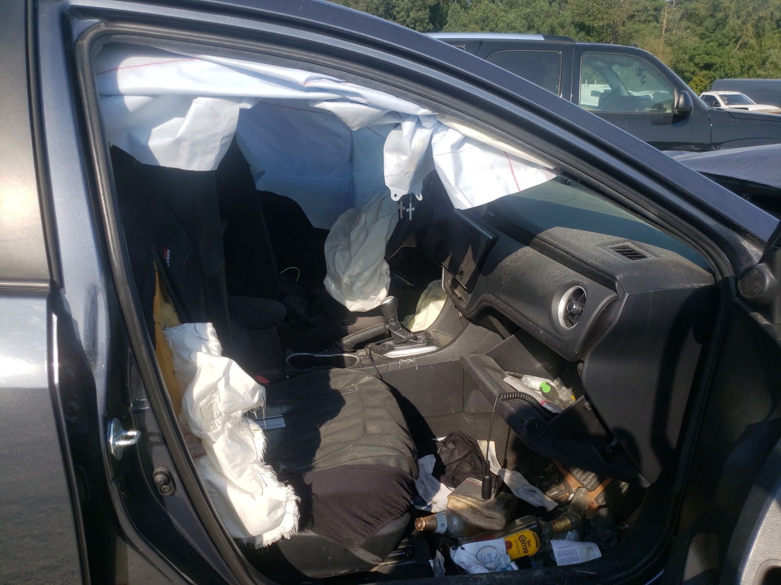 Photo 5 from auction – 2018 TOYOTA COROLLA L with VIN 5YFBURHE8JP804040