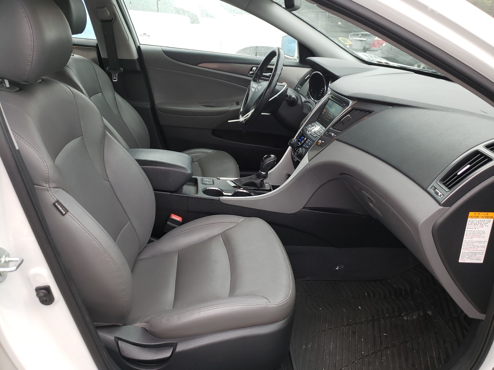 Photo 5 from auction – 2013 HYUNDAI SONATA HYB with VIN KMHEC4A47DA098204