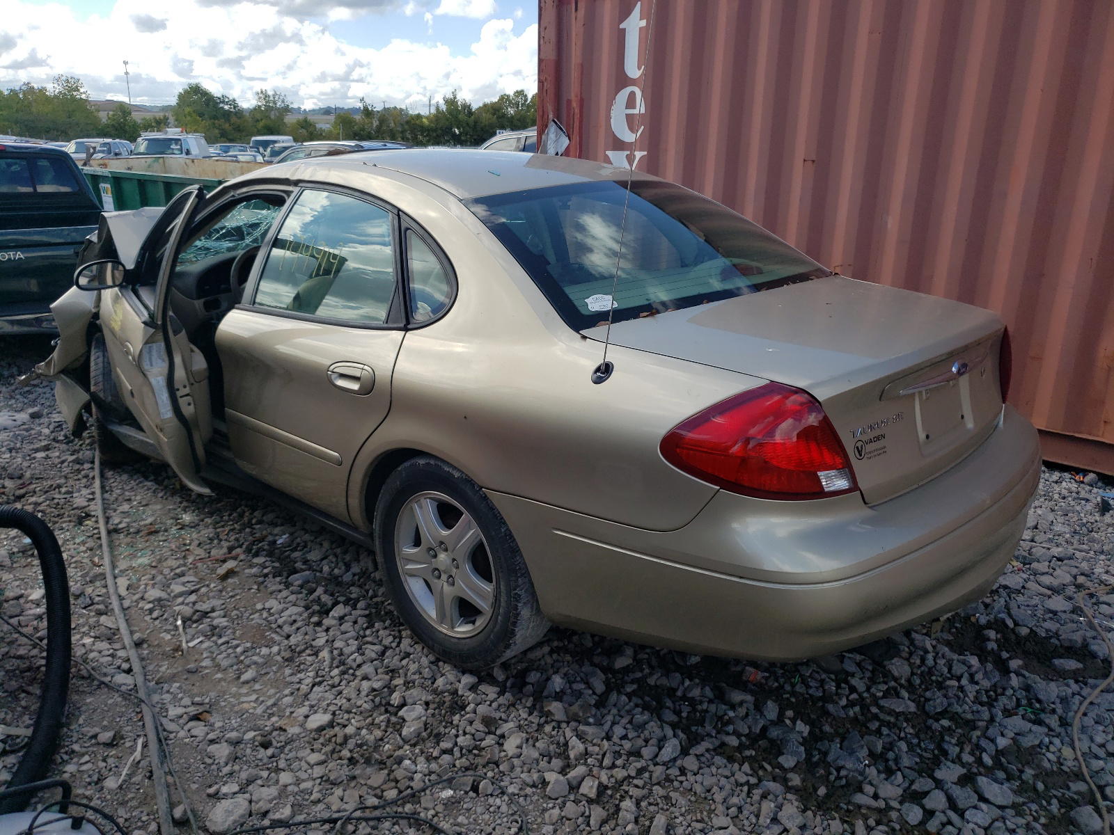 Photo 3 from auction – 2000 FORD TAURUS SEL with VIN 1FAFP56S1YA210940