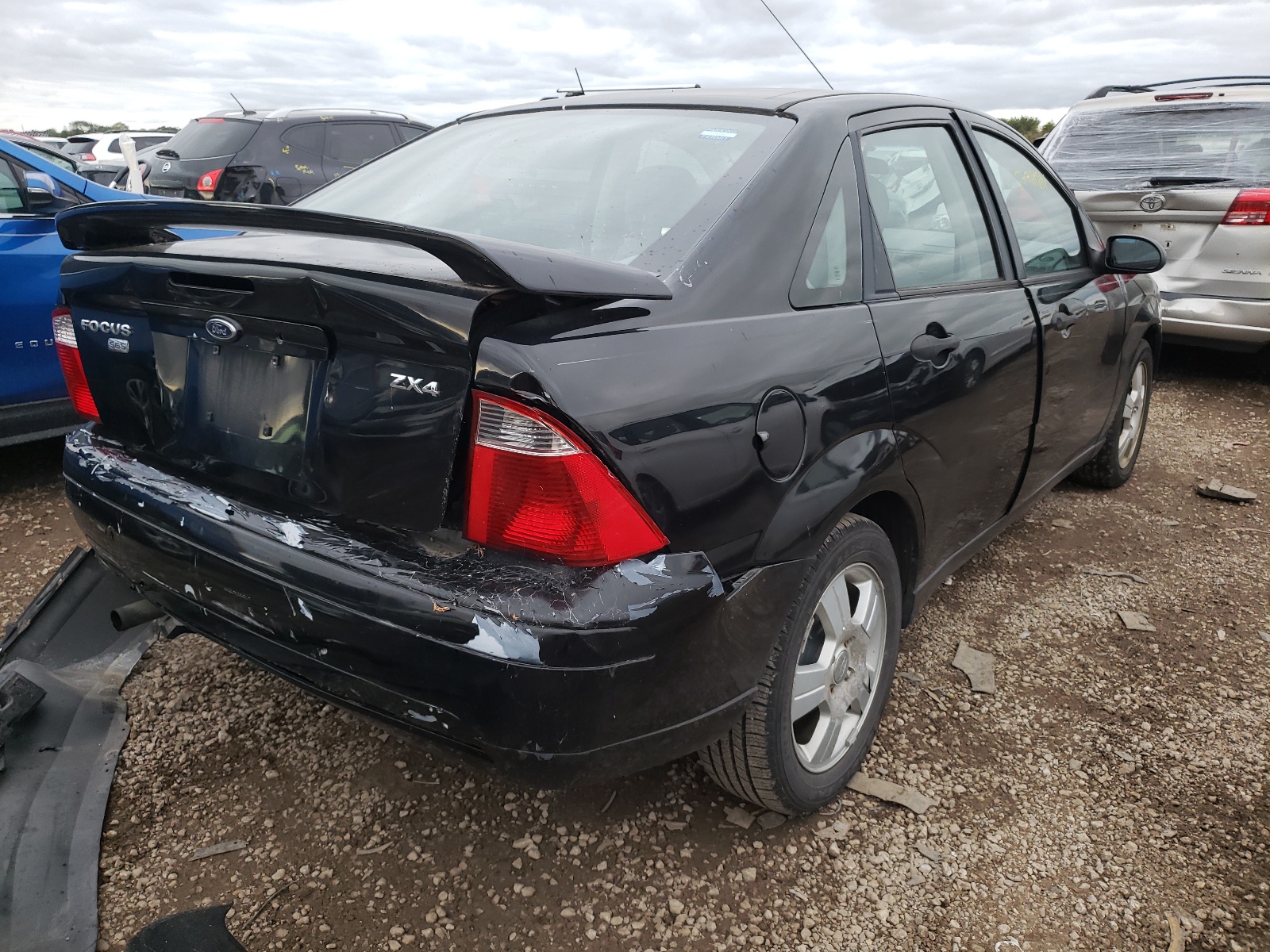 Photo 4 from auction – 2005 FORD FOCUS ZX4 with VIN 1FAFP34N35W262697