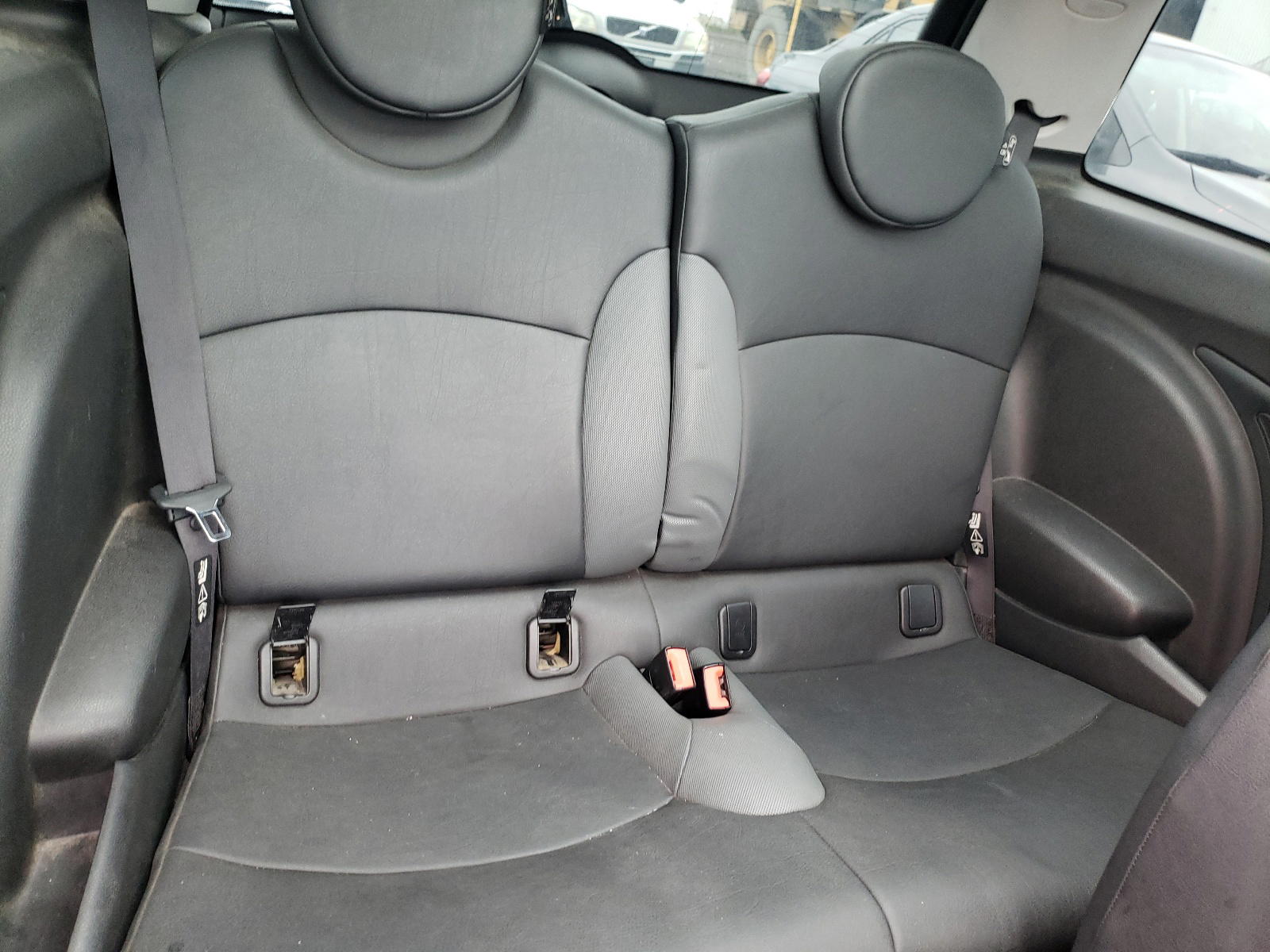 Photo 6 from auction – 2010 MINI COOPER with VIN WMWMF3C51ATZ24047