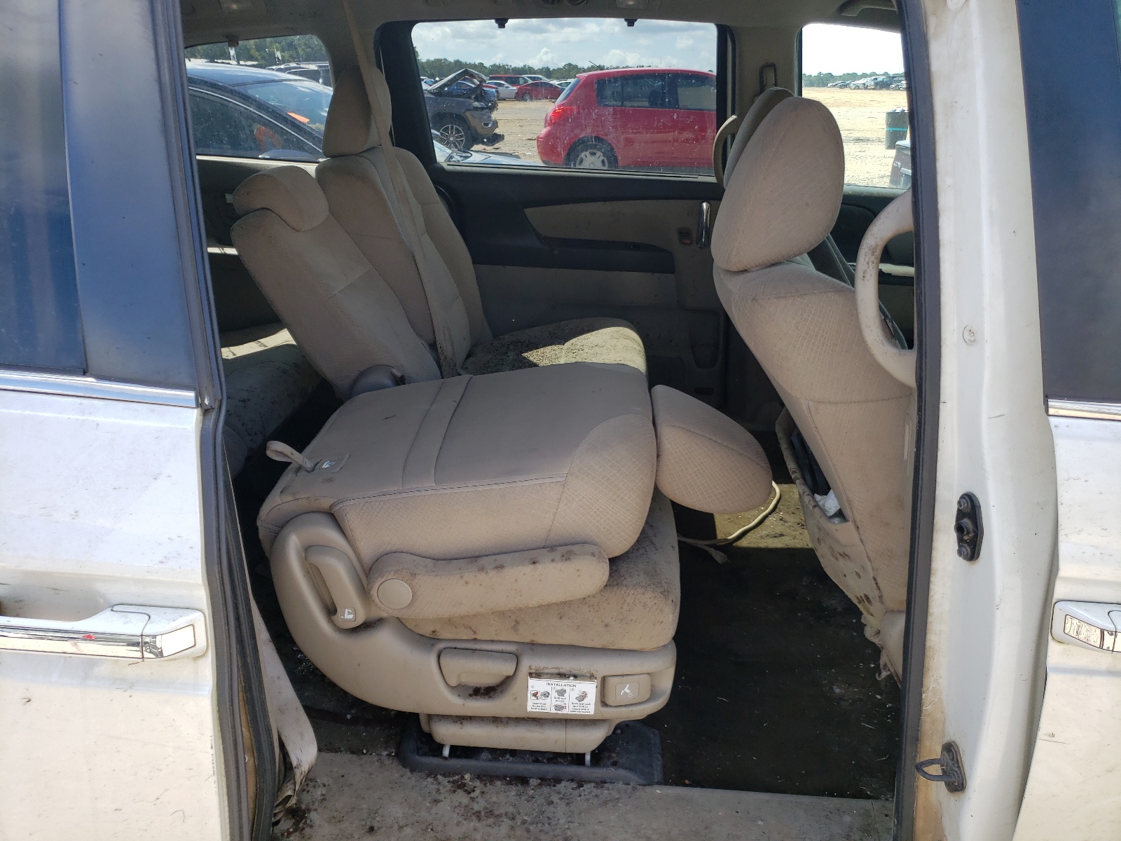 Photo 6 from auction – 2016 HONDA ODYSSEY SE with VIN 5FNRL5H33GB051921
